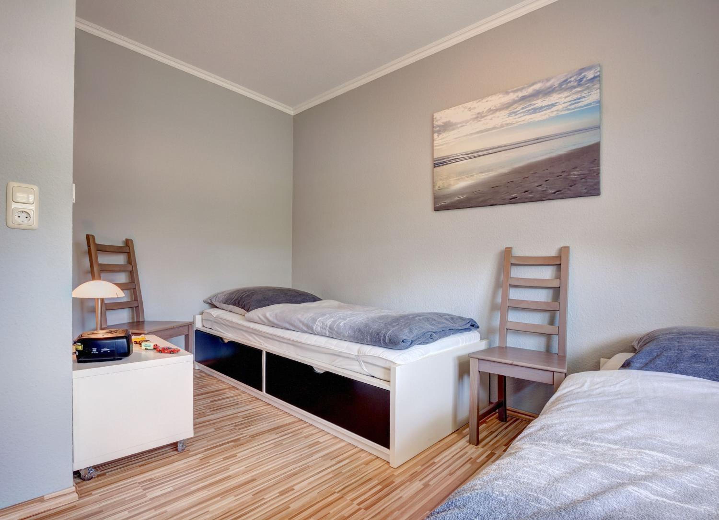 Three-Bedroom House photo 3