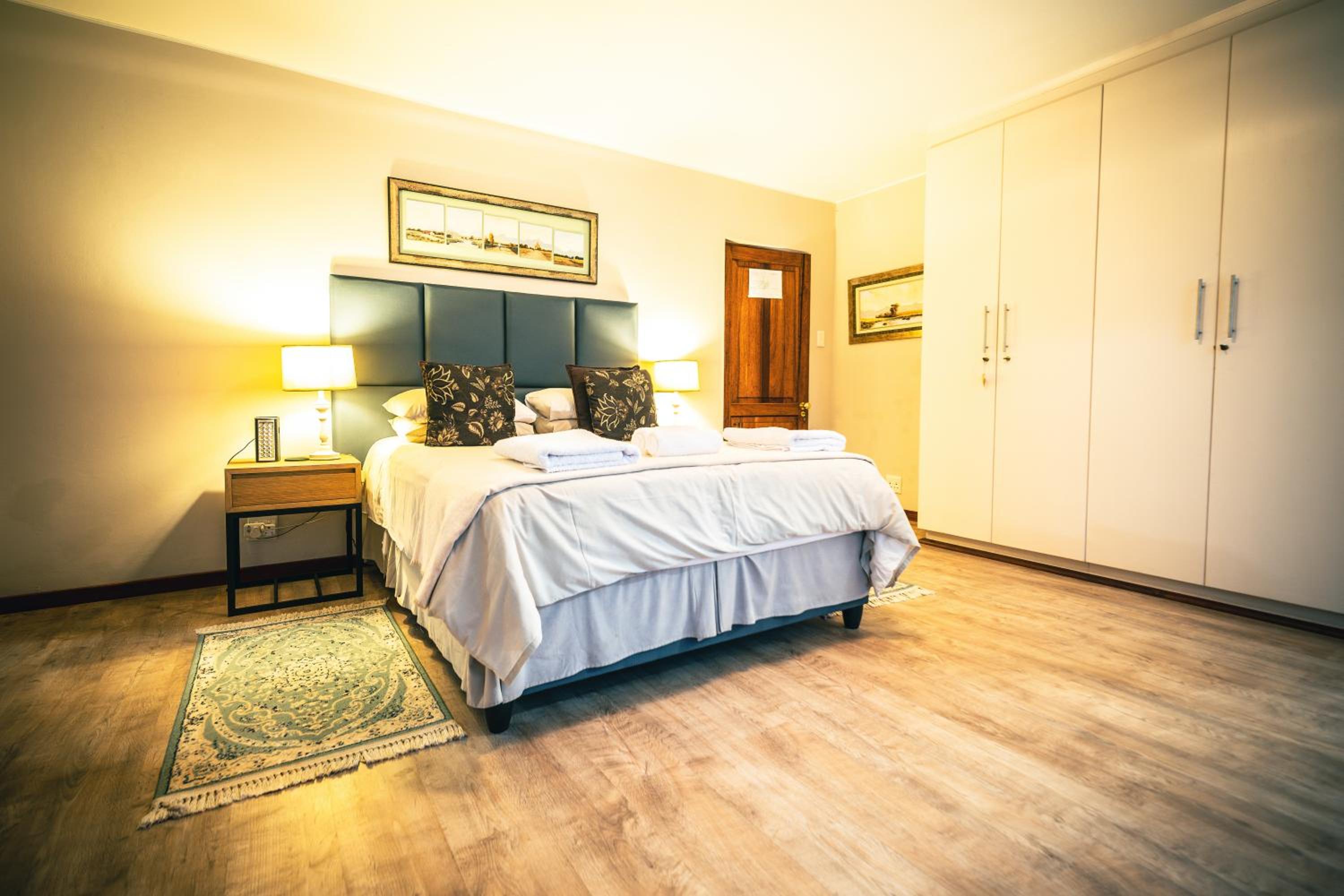 Family Room - Photo 16