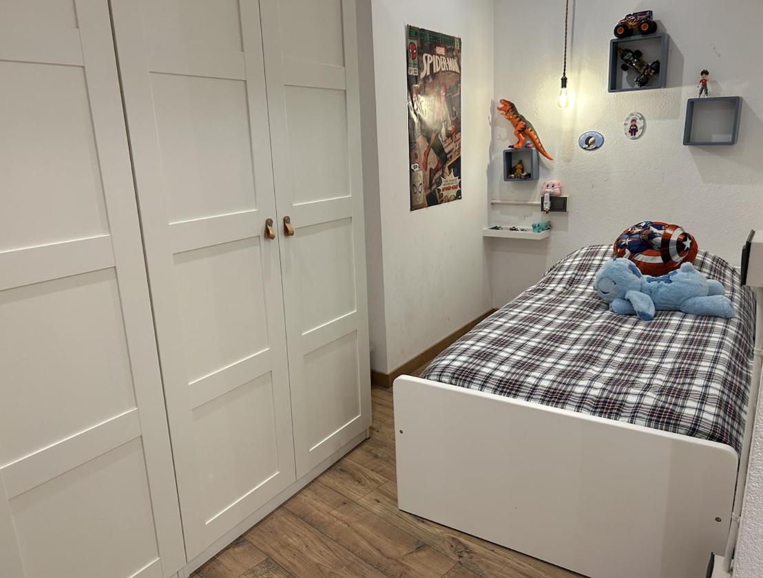 Three-Bedroom House photo 3