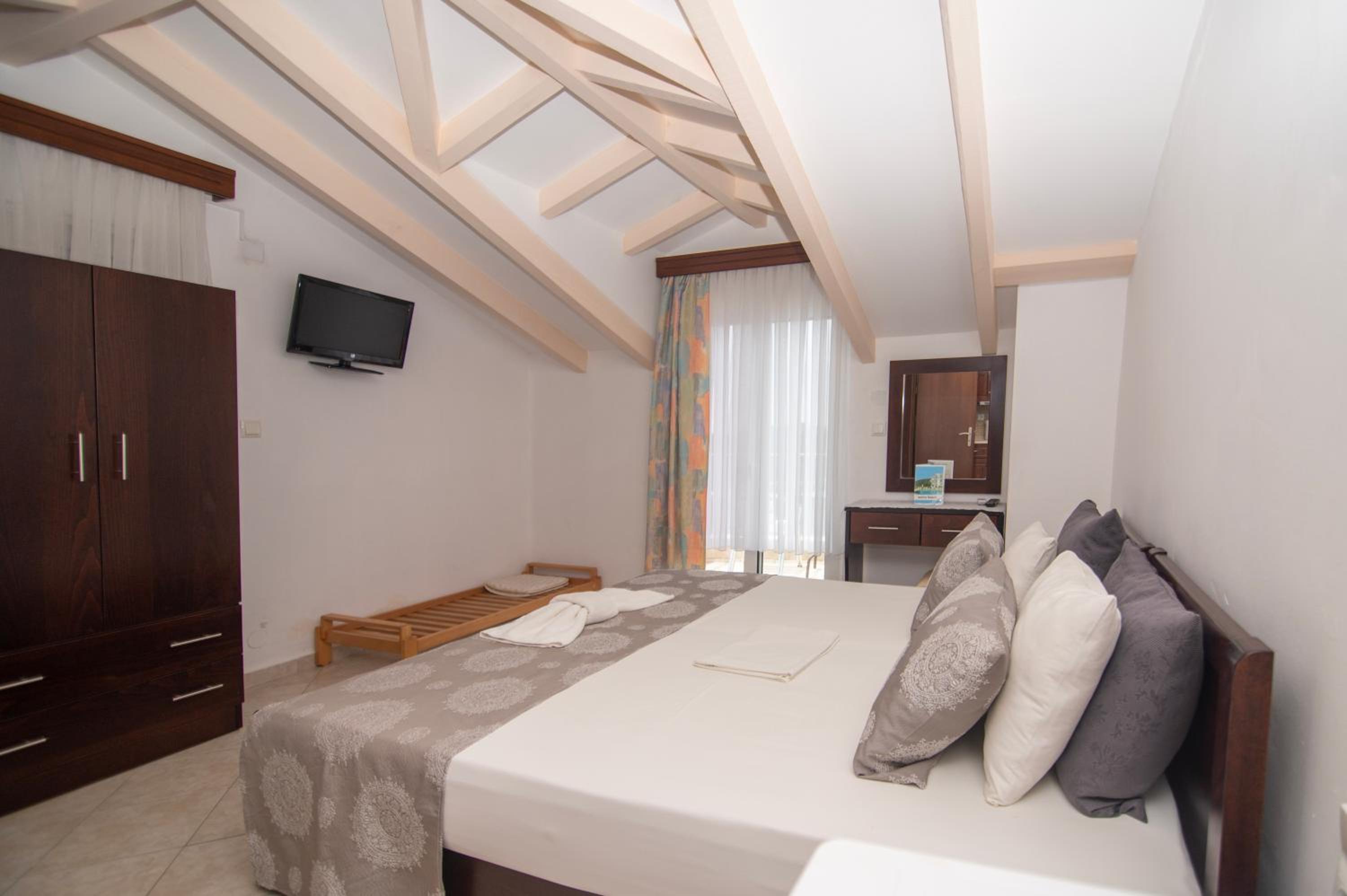 Studio (2 Adults) - Attic