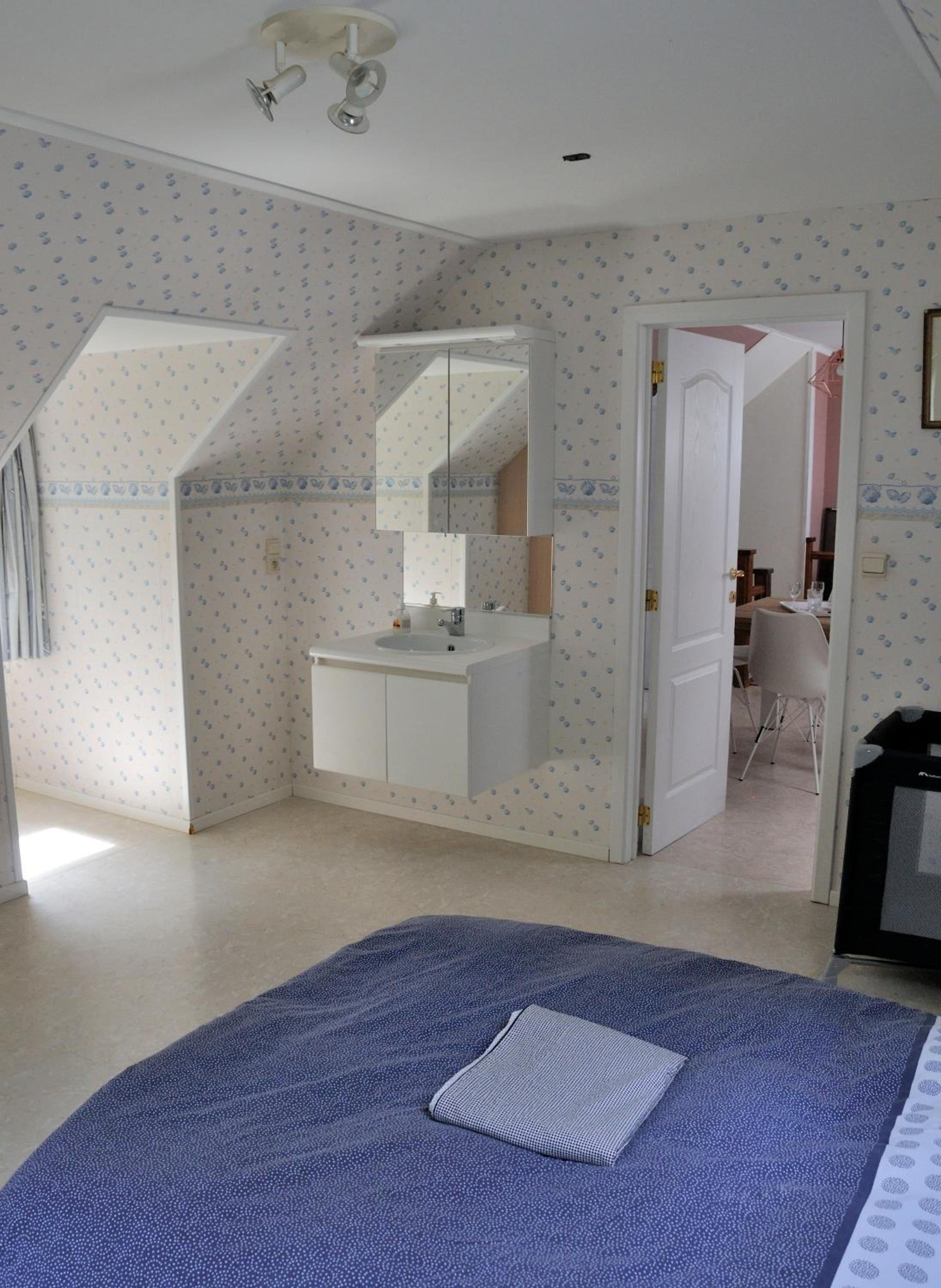 Double Room with Shared Bathroom photo 3