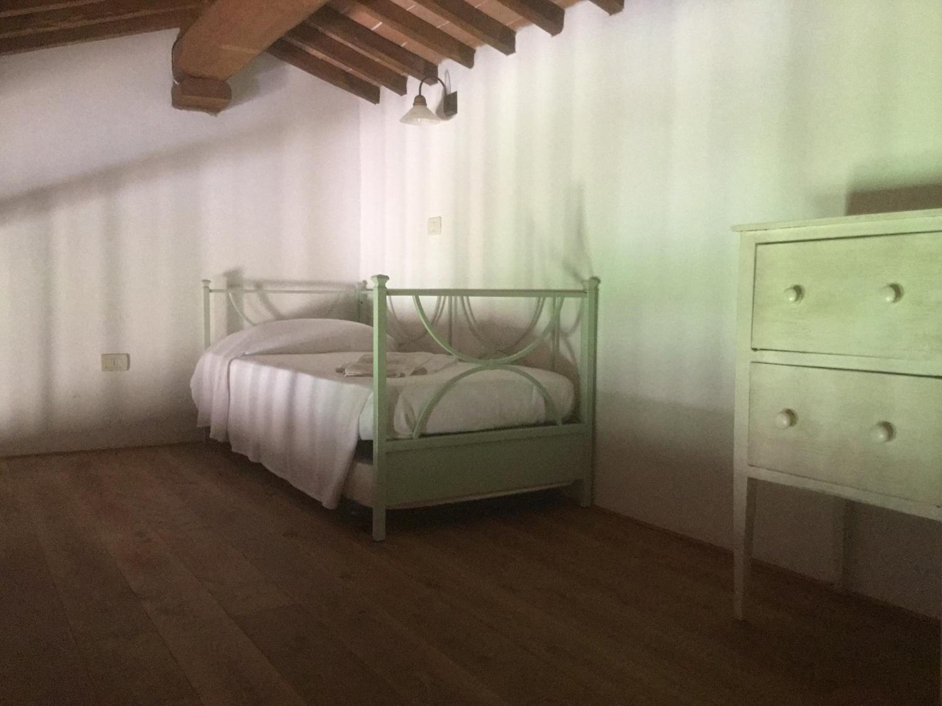 One-Bedroom Apartment - Split Level photo 1
