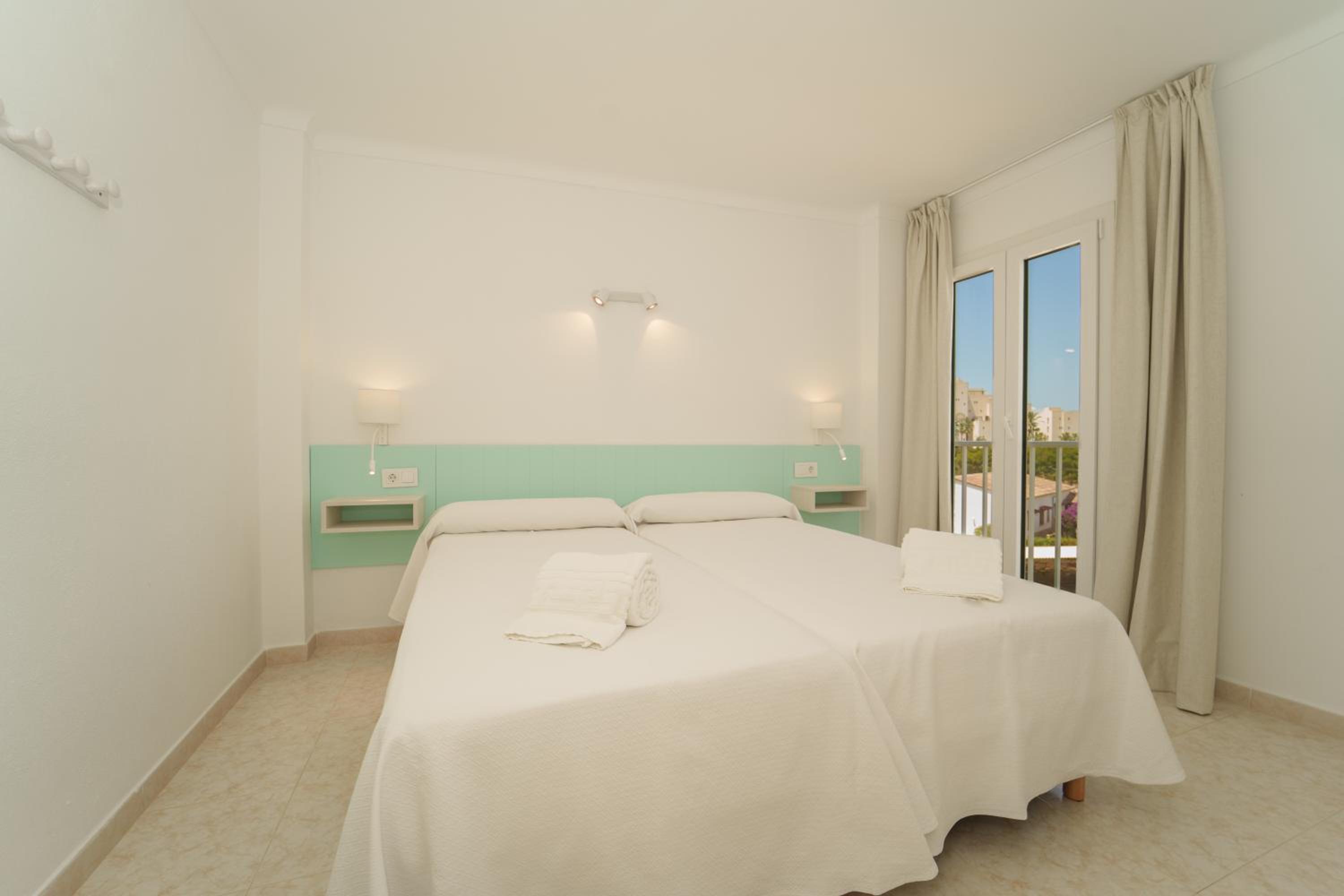 One-Bedroom Apartment with Sea View