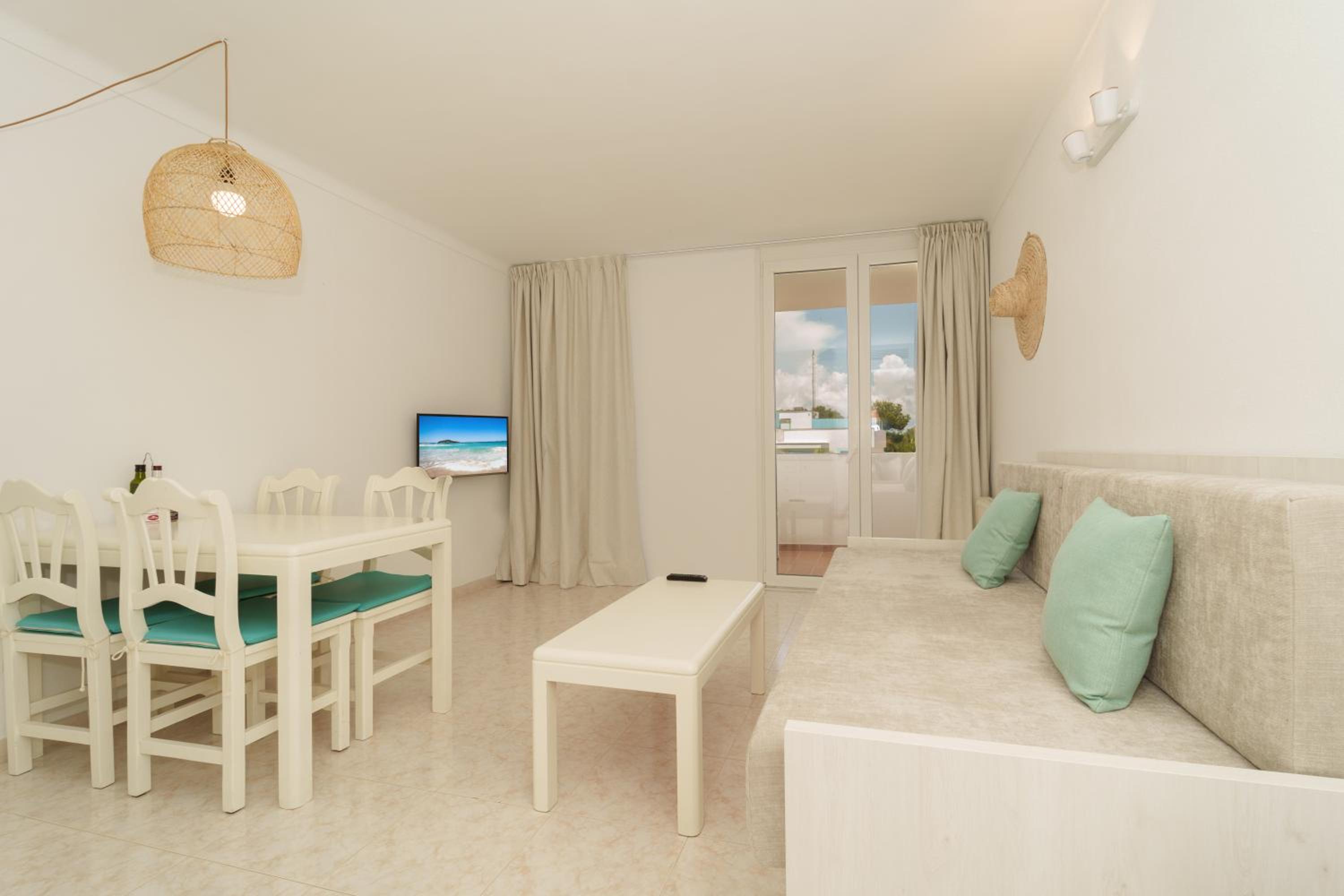 One-Bedroom Apartment thumbnail 5