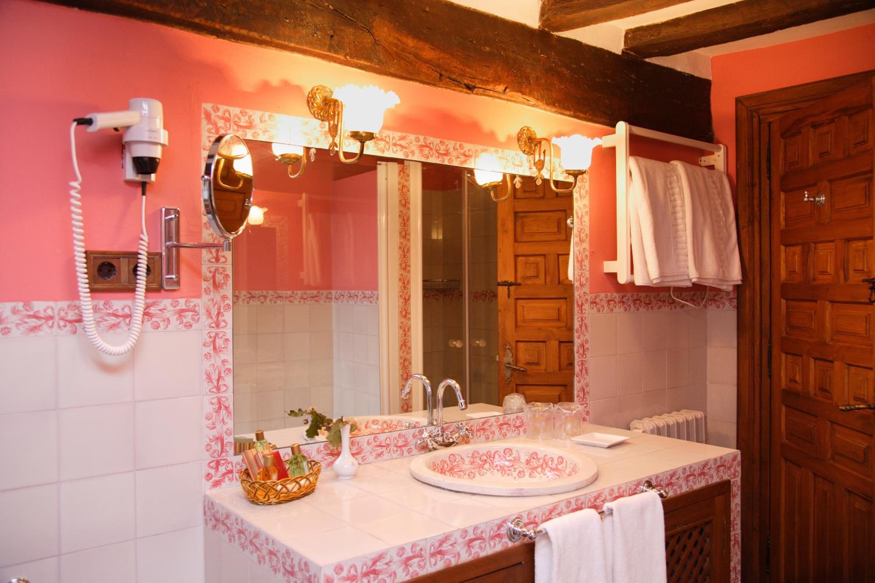 Premium Double or Twin Room - Photo 5