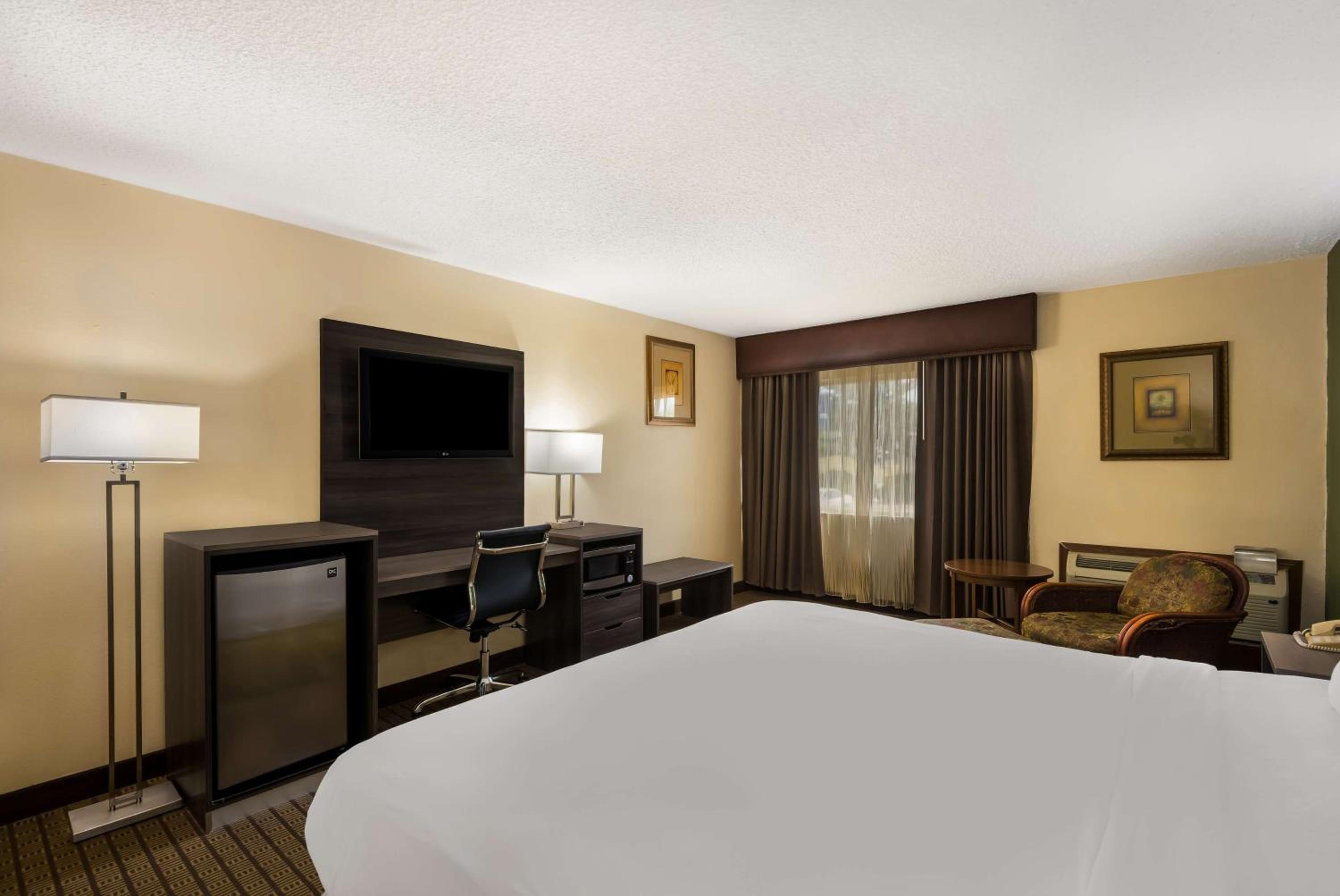 Executive King Room - Non-Smoking - Photo 3