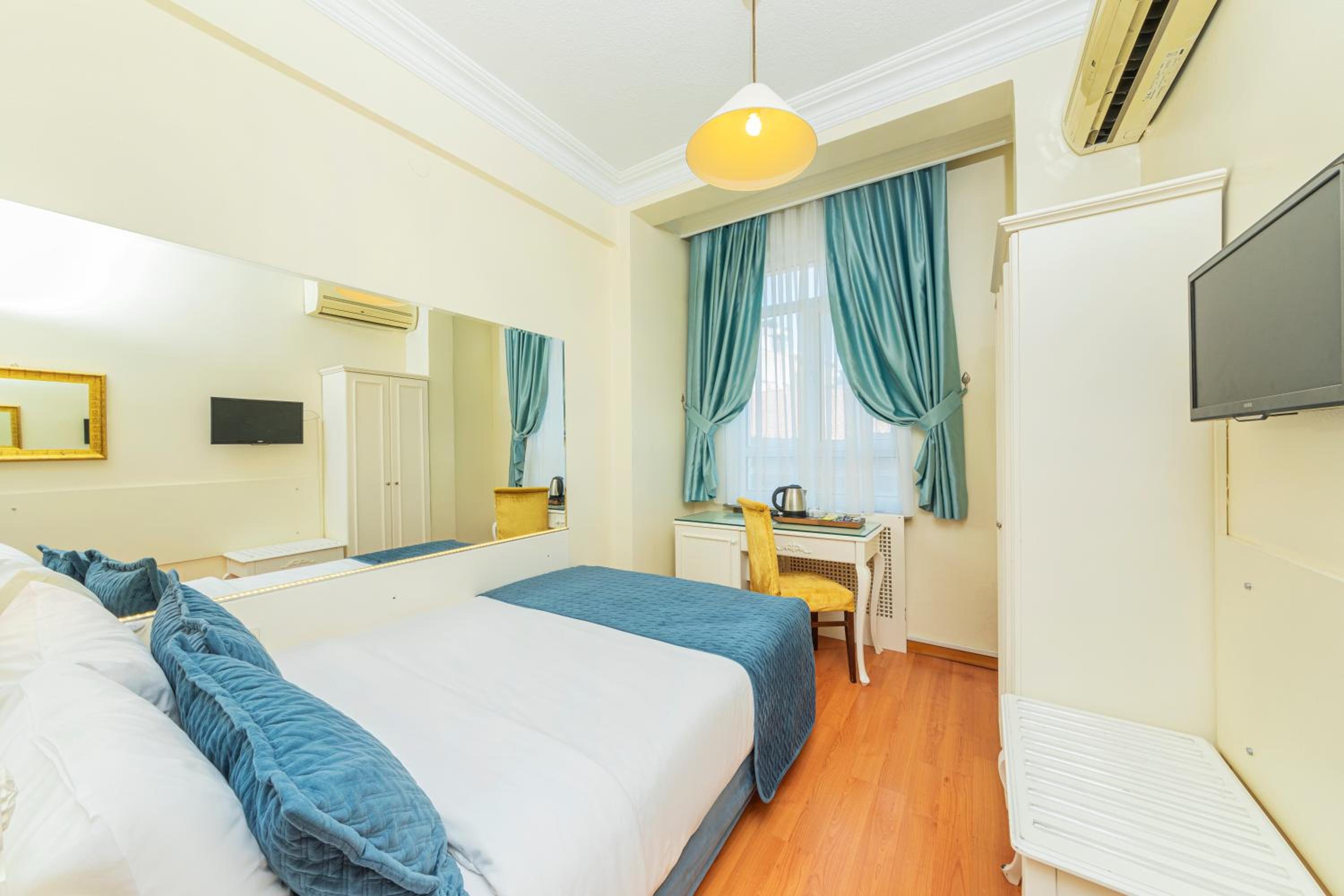 Economy Double Room photo 1