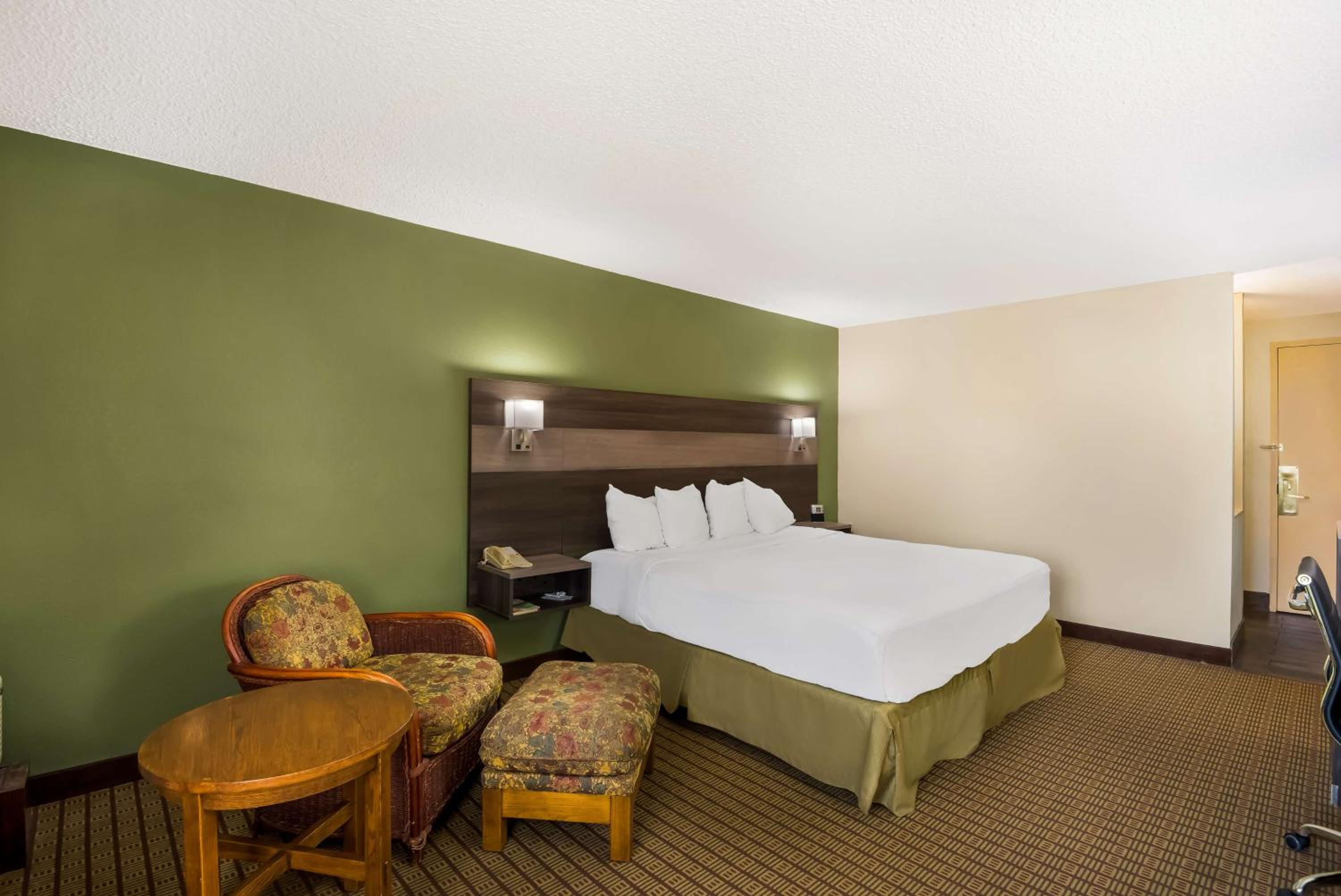 Executive King Room - Non-Smoking - Photo 2
