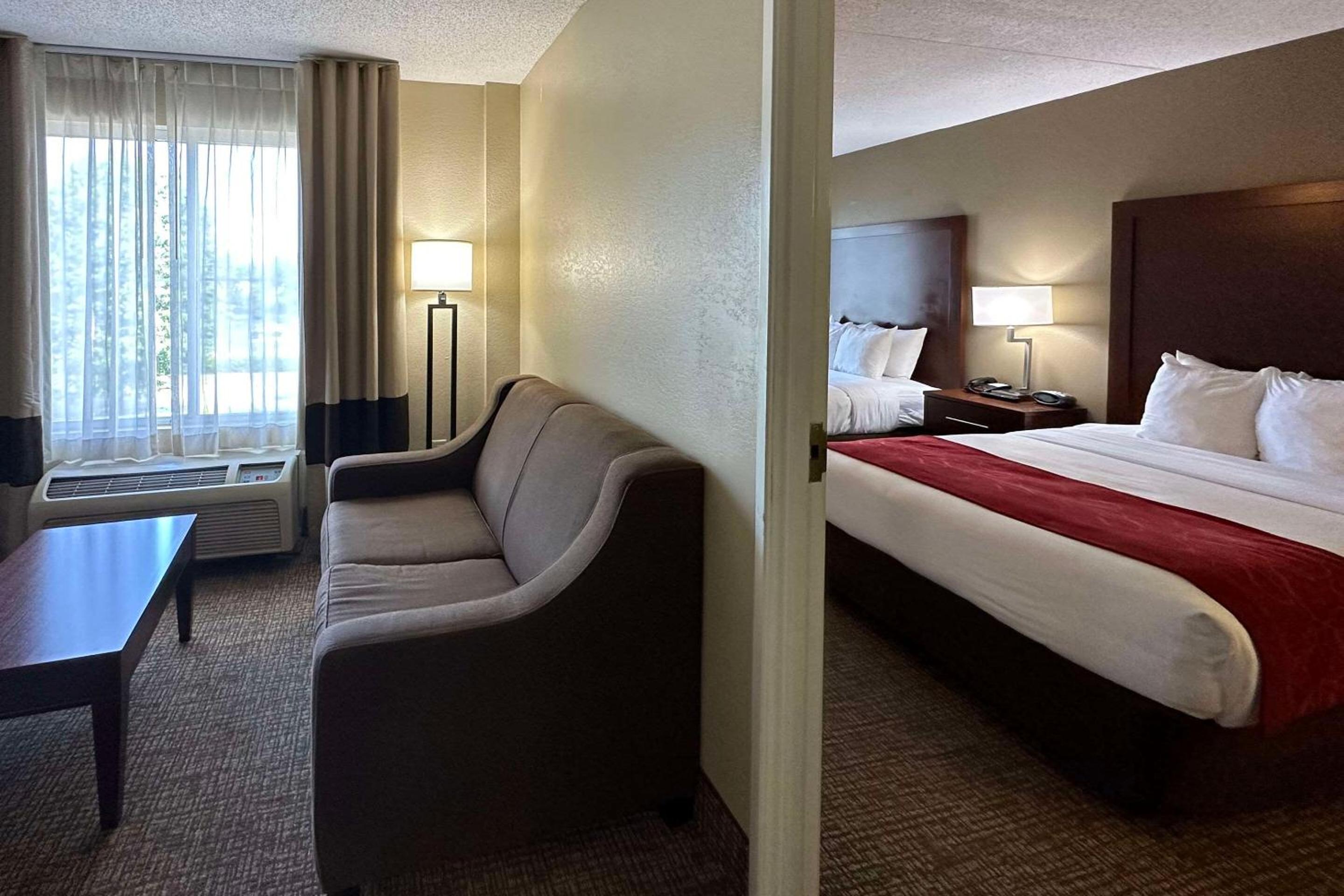 One-Bedroom Suite with Two Queen Beds - Photo 3