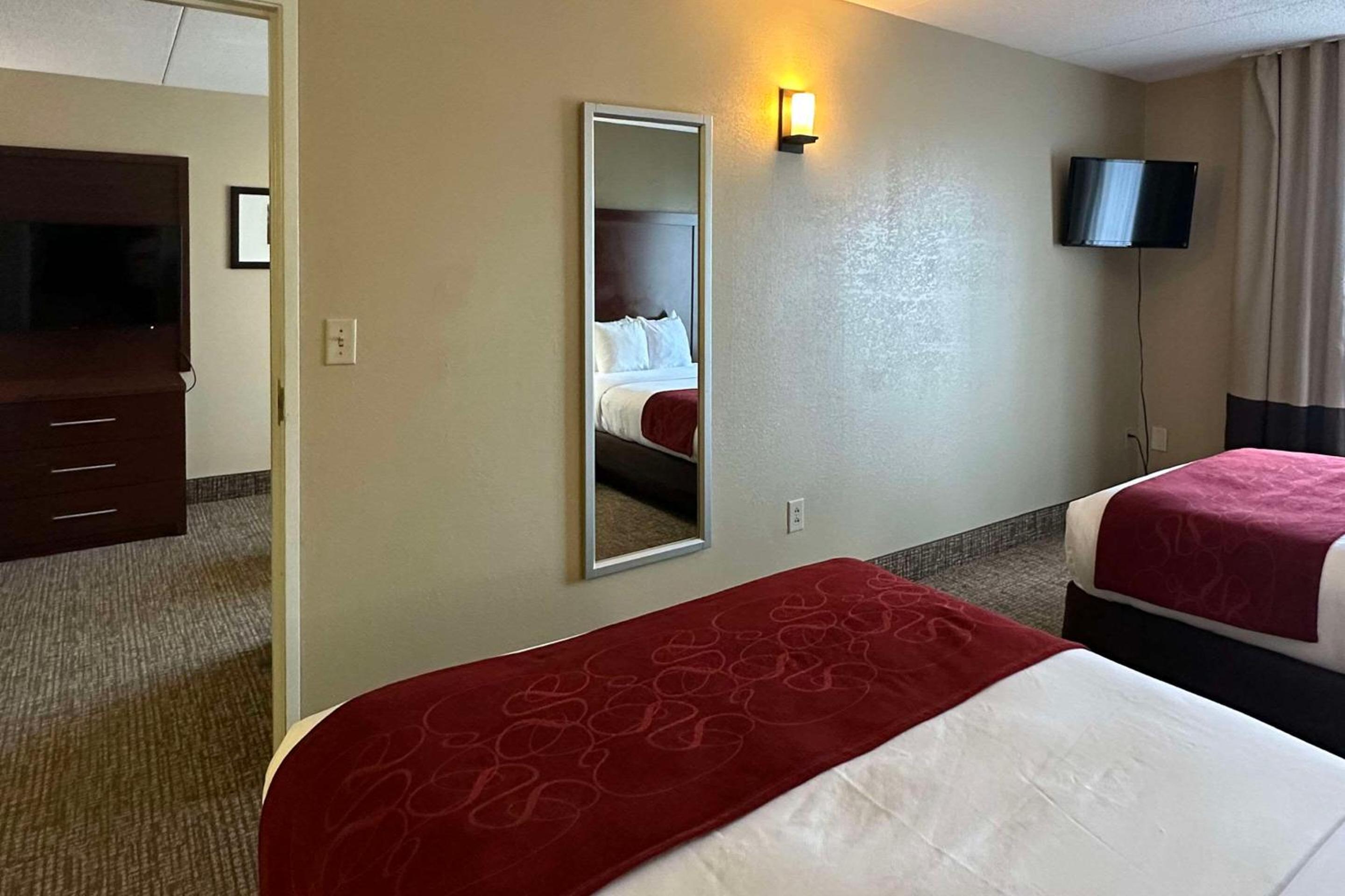 One-Bedroom Suite with Two Queen Beds - Photo 6