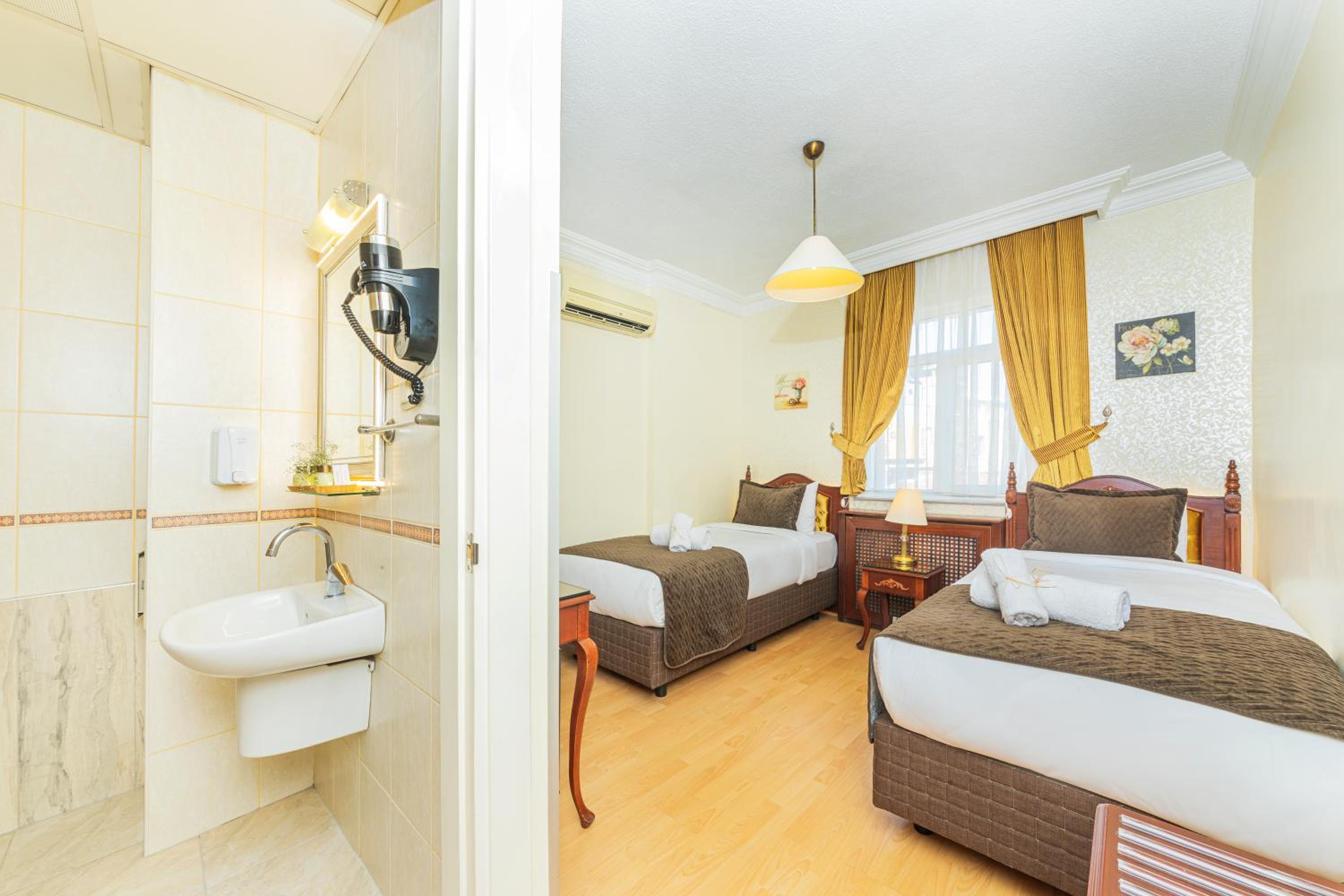 Economy Double Room photo 3