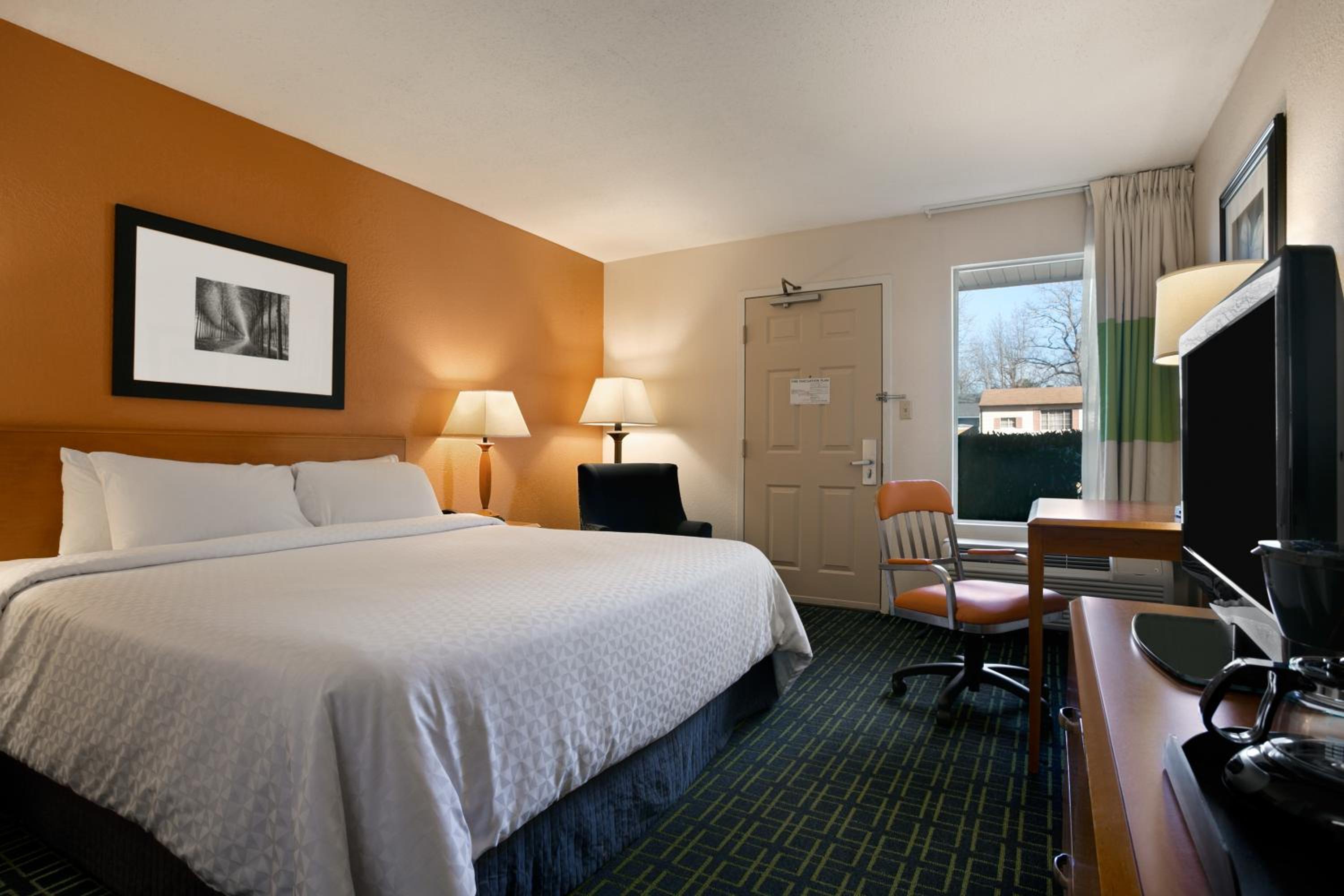 King Room - Non-Smoking photo 1