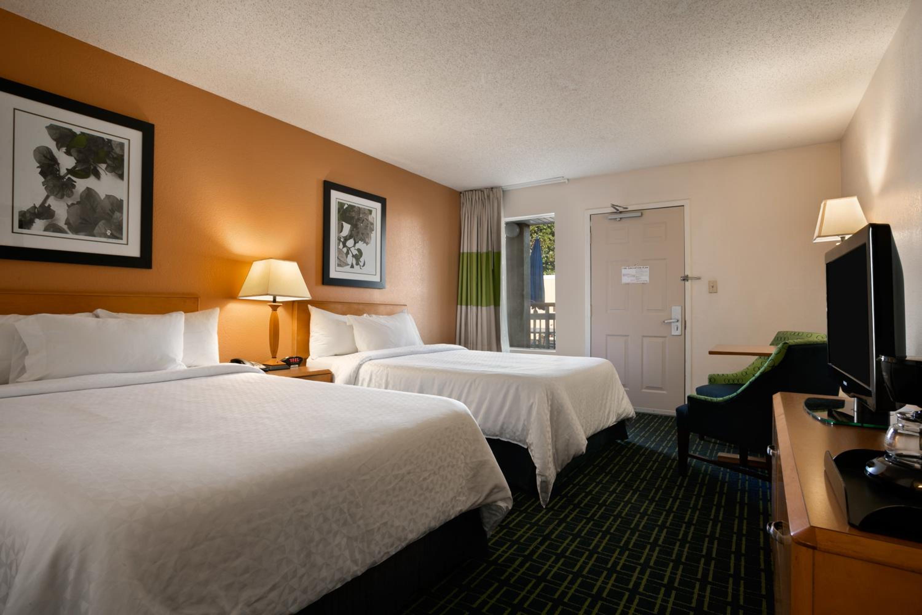 Room with Two Double Beds - Non-Smoking photo 2