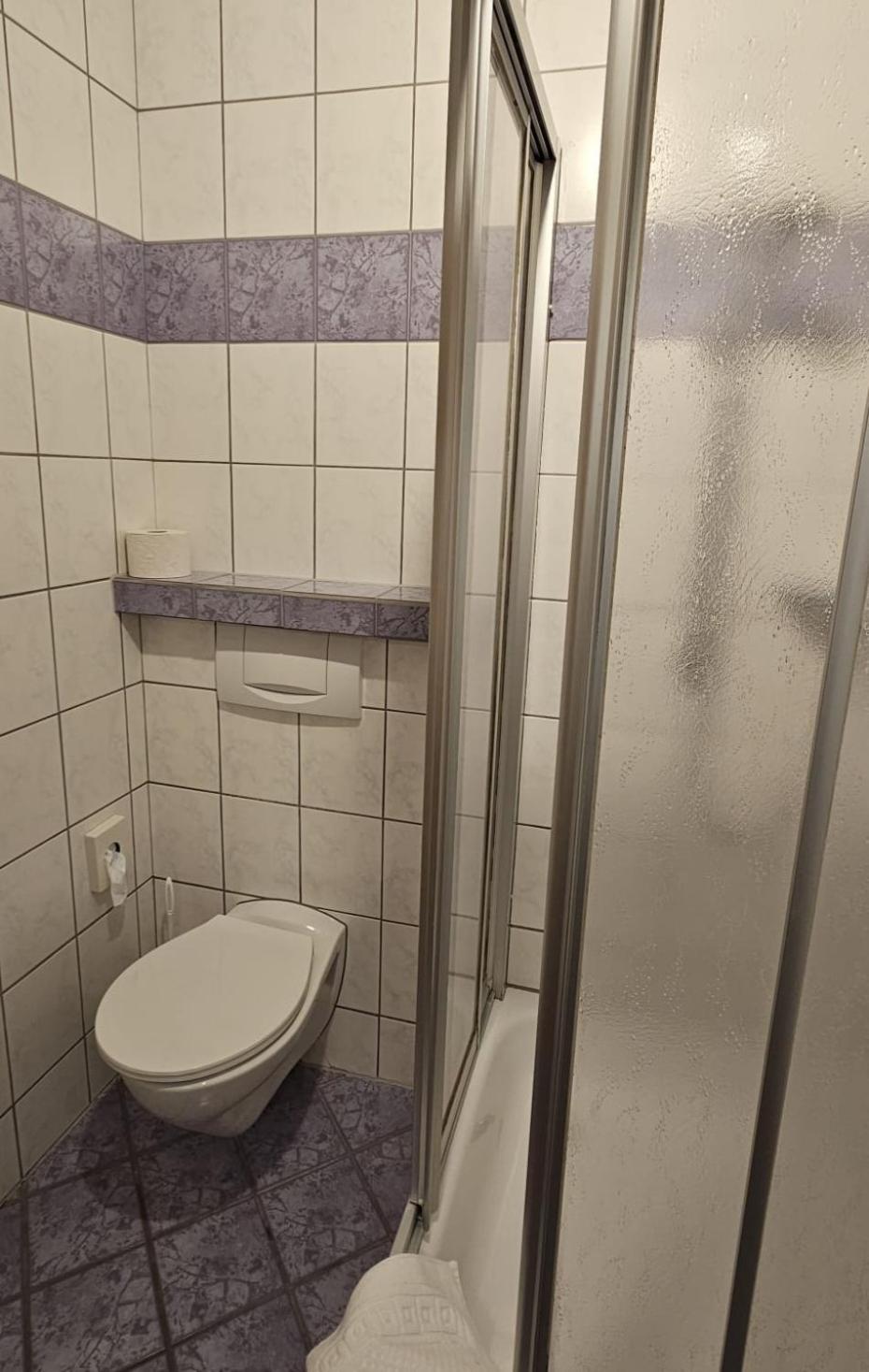 Twin Room - Photo 3