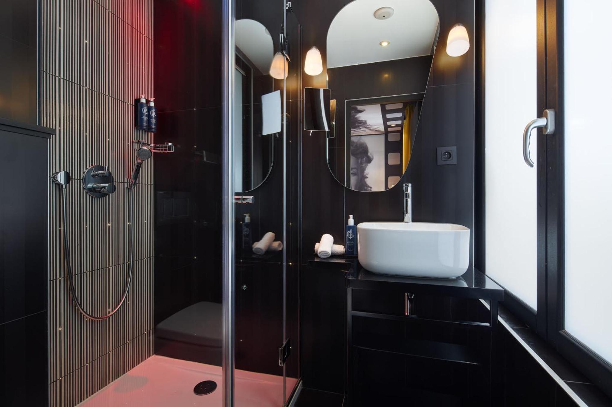 Classic Double or Twin Room thumbnail 6