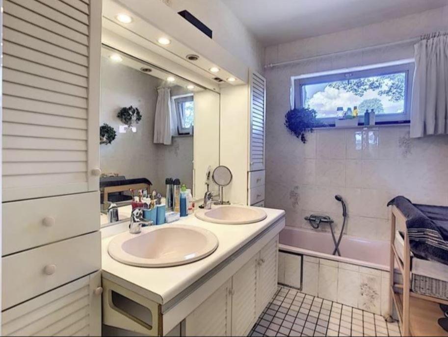 Double Room with Shared Bathroom photo 2