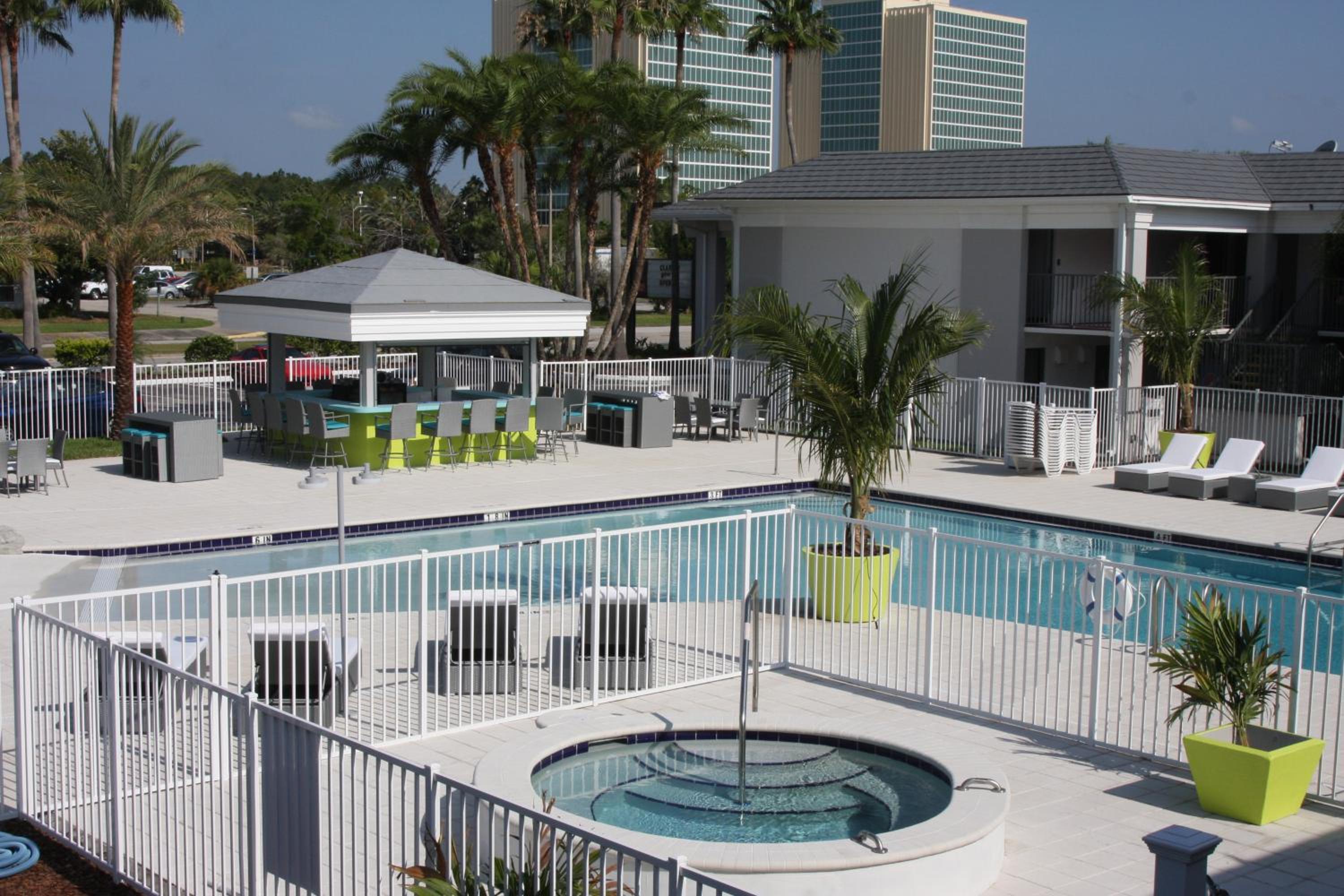 Queen Room with Two Queen Beds - Pool View (No Resort Fee)