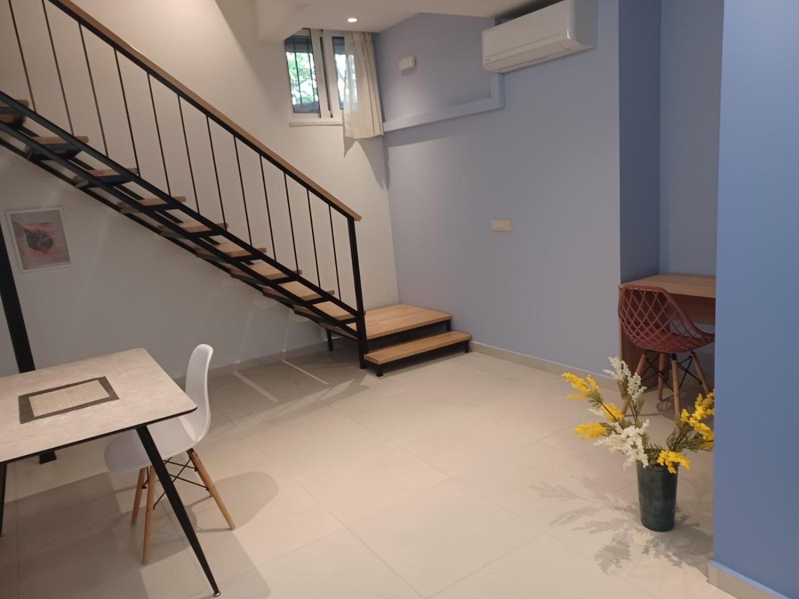Apartment - Split Level - Photo 9