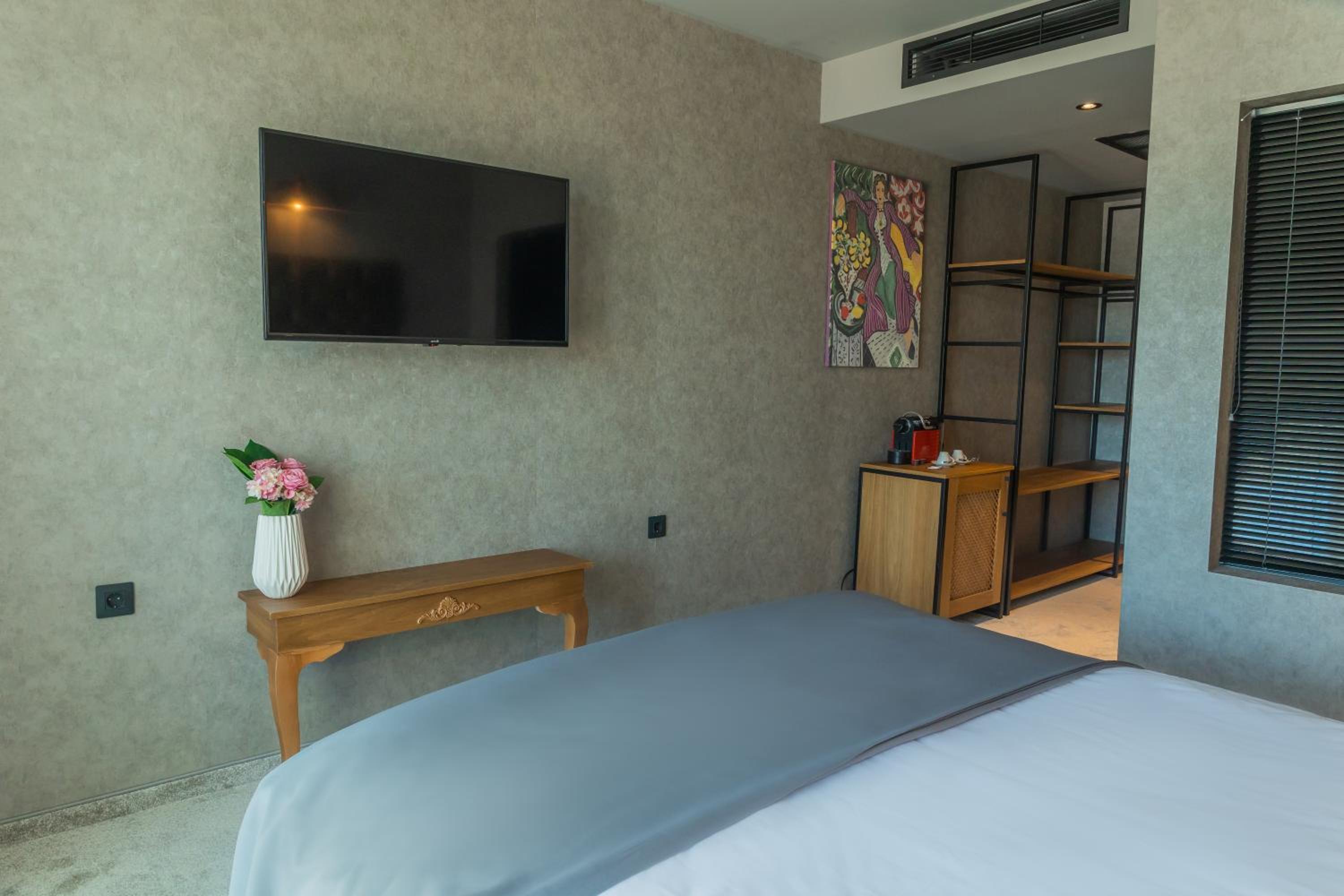 Deluxe Double Room with Balcony photo 3