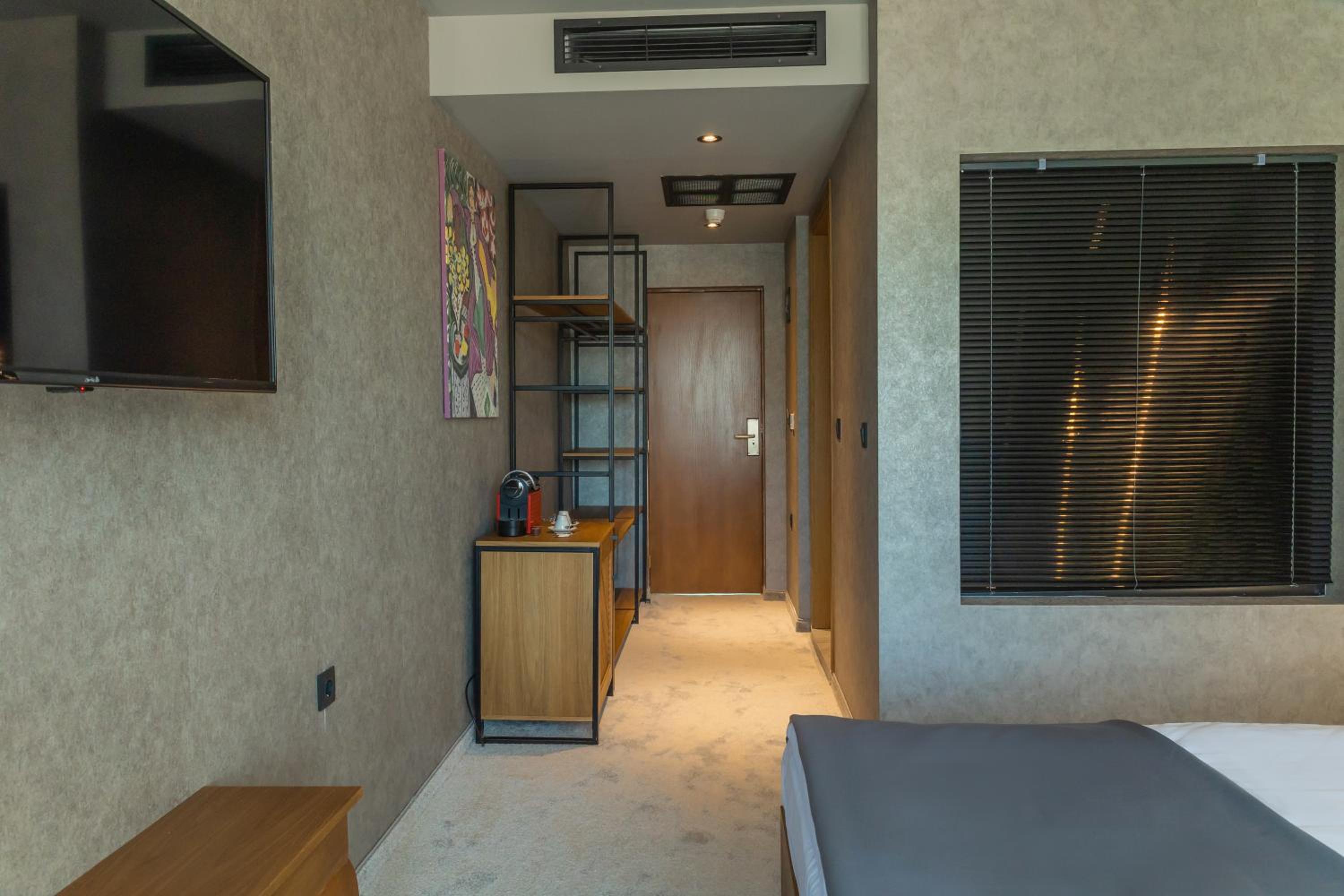 Deluxe Double Room with Balcony photo 2