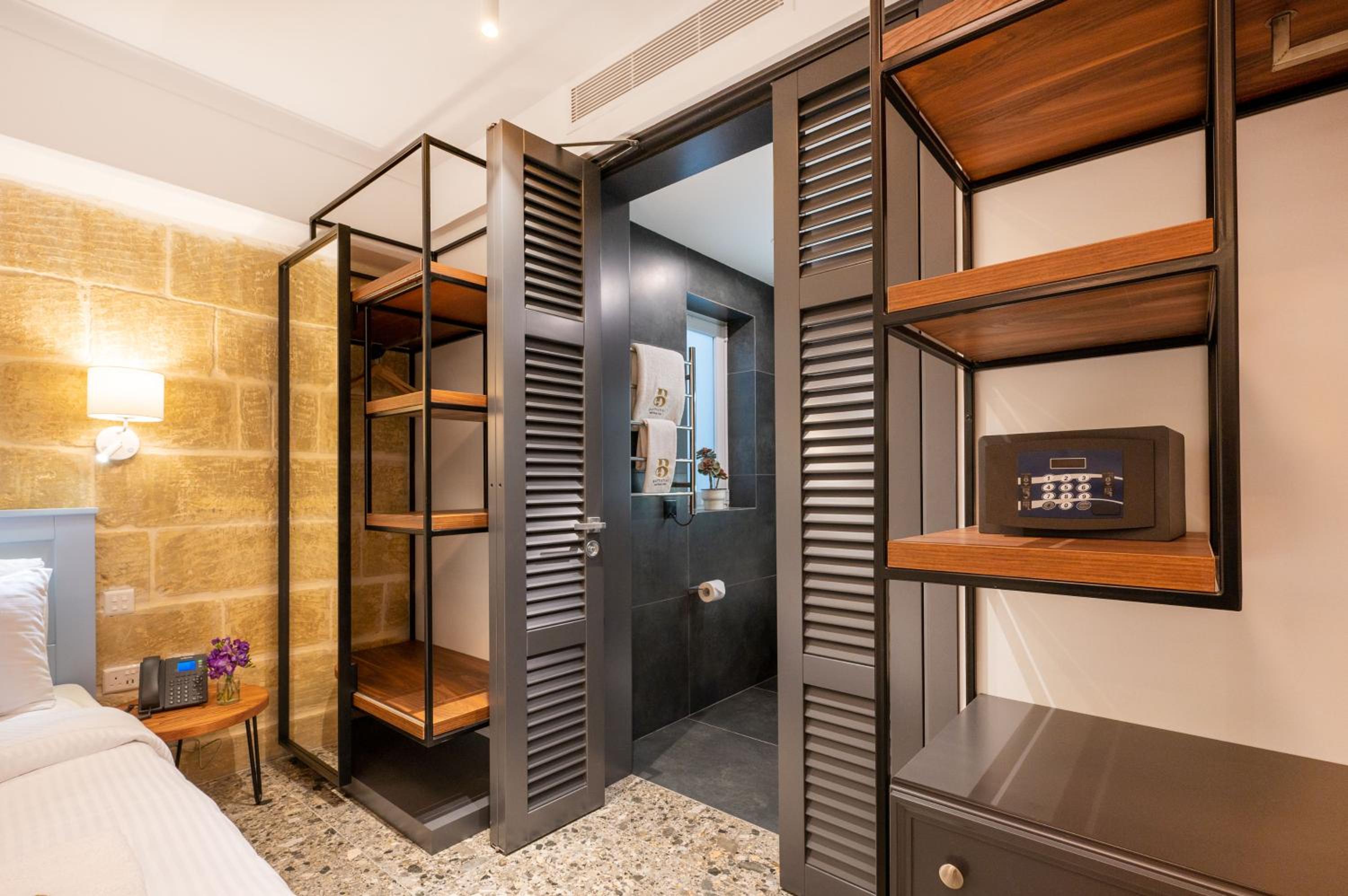 Deluxe Double Room with Shower