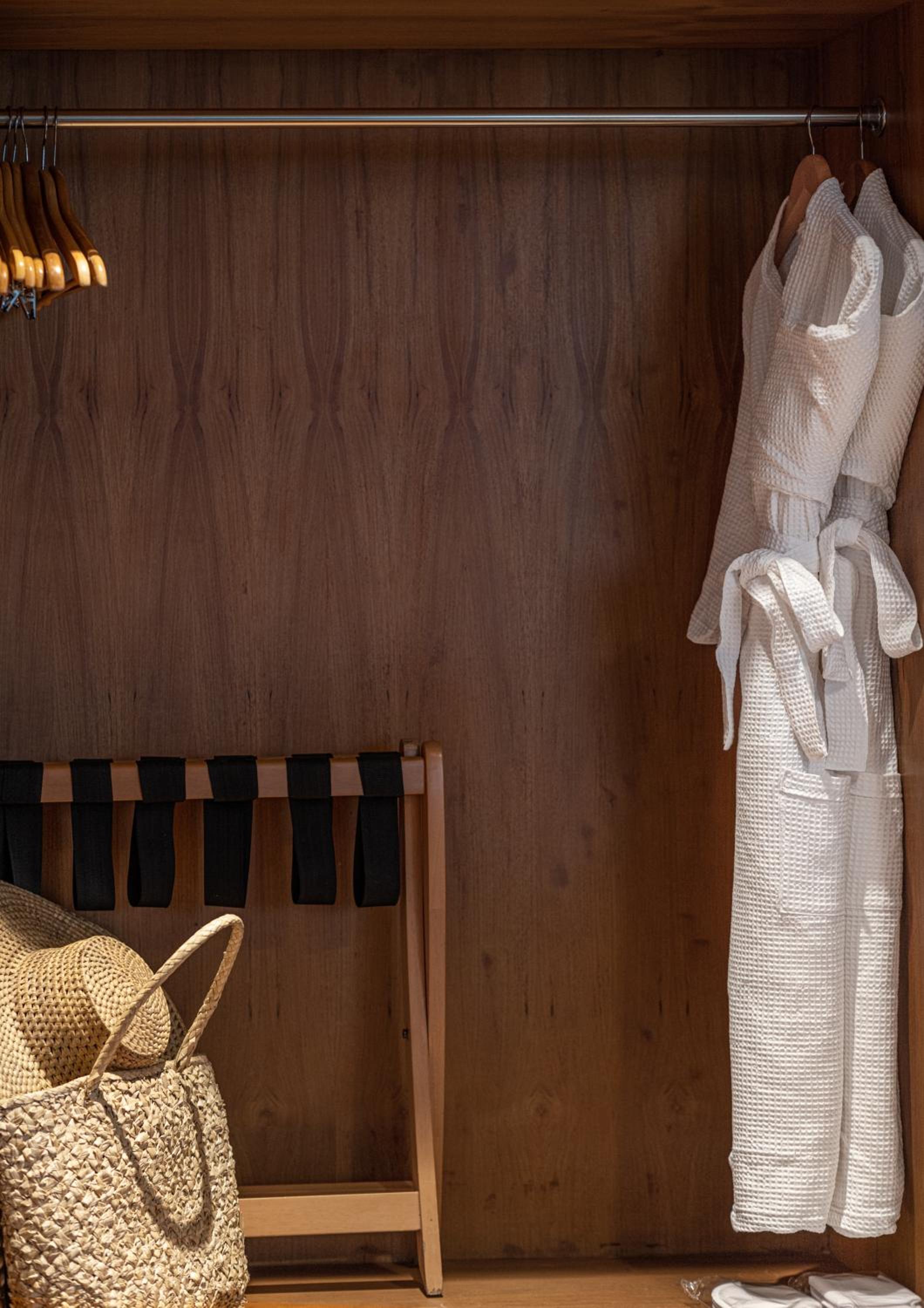 Suite with Free Room Upgrade on Availability + Early Check-In/Late Check-Out on Availability and 20% discount on F&B & Ayurvedic Treatments - Photo 10