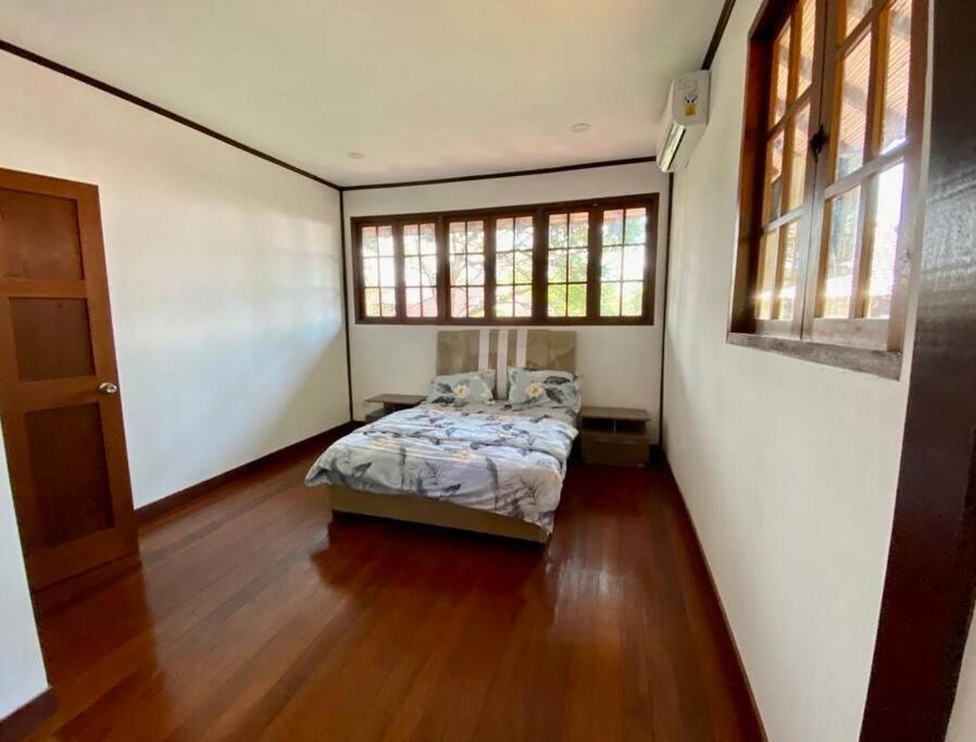 Three-Bedroom Villa - Photo 12
