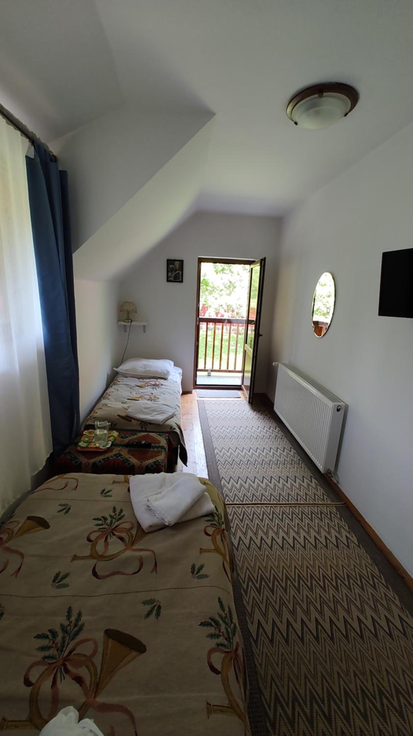 Twin Room - Photo 2