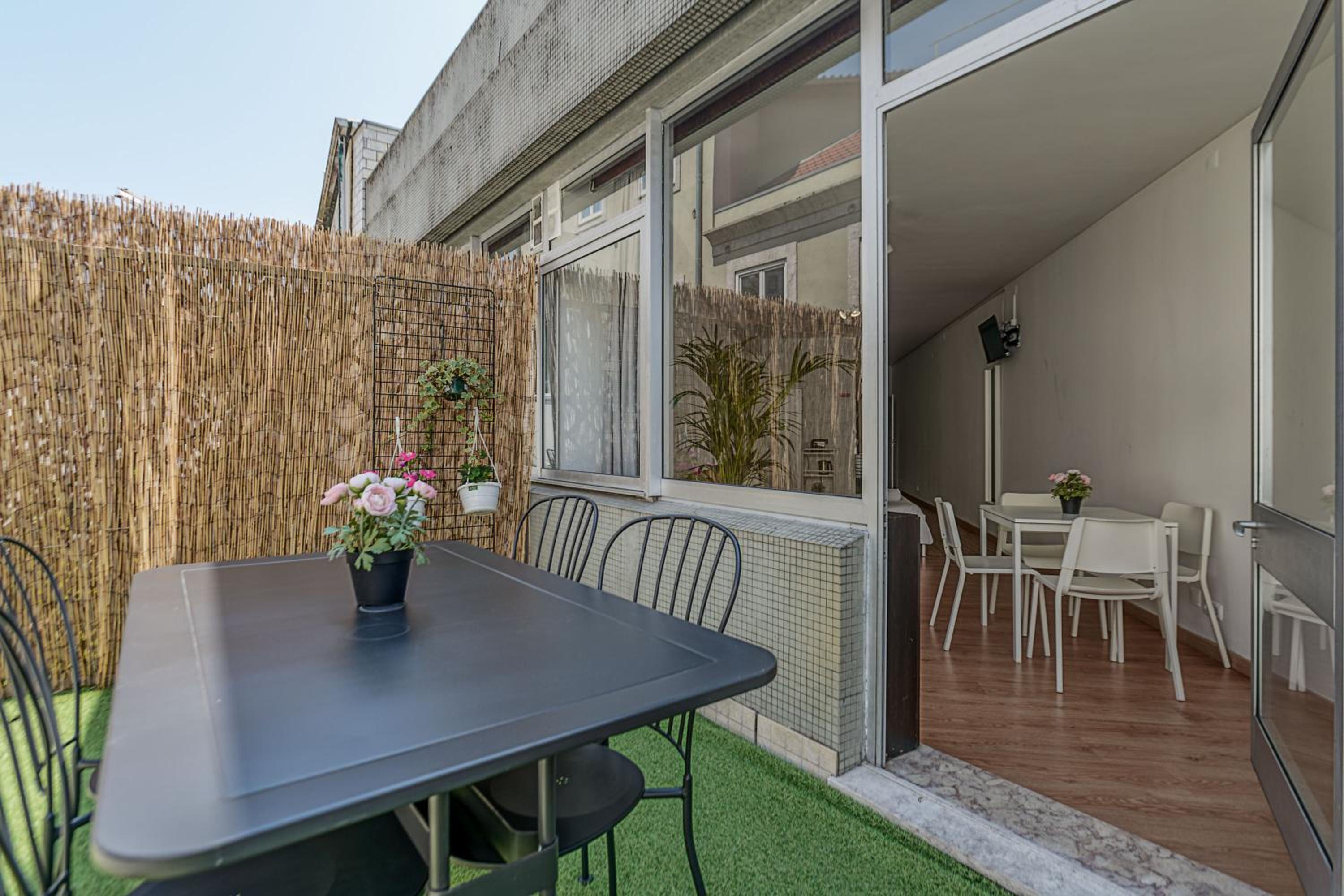 Studio with Balcony - Photo 4