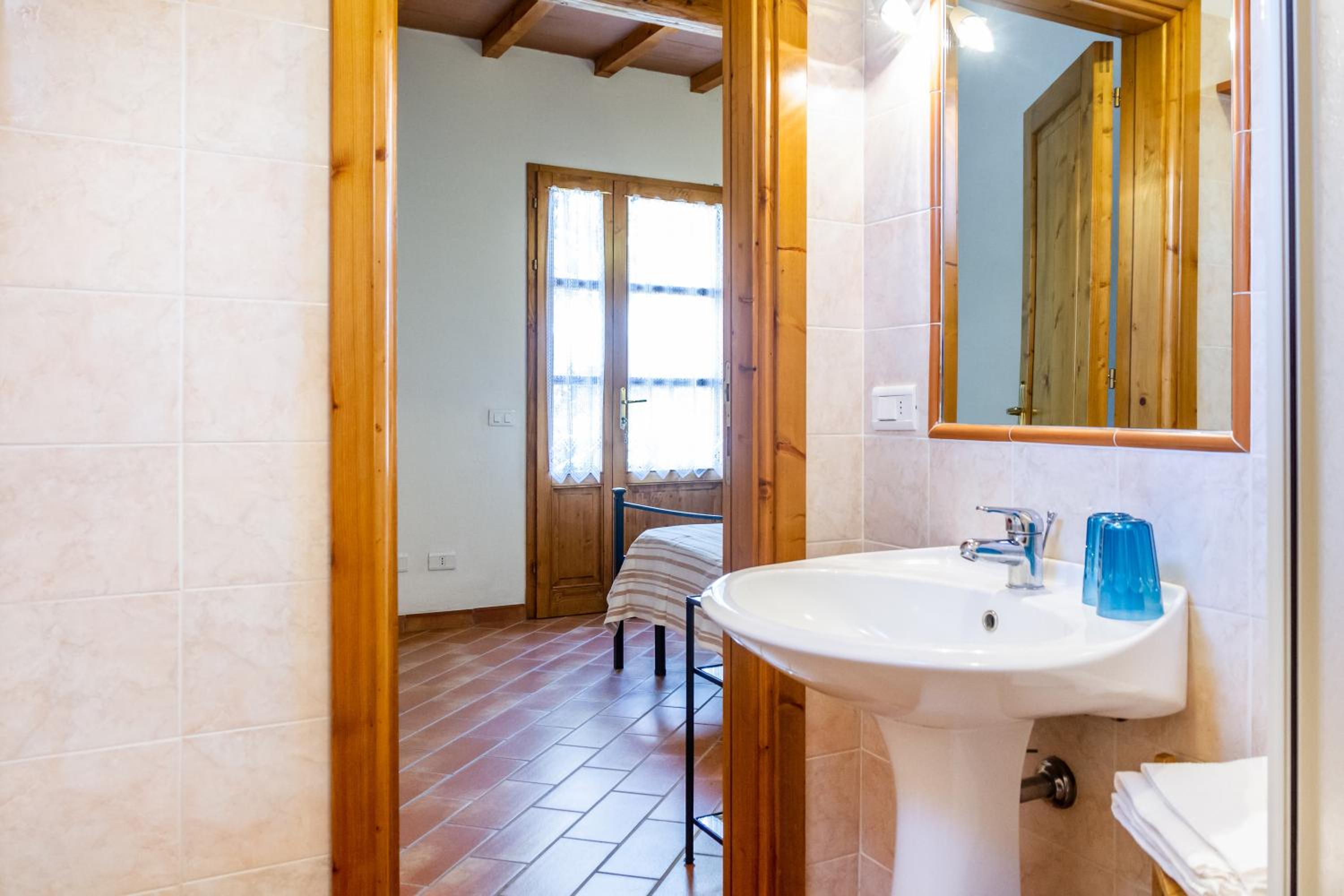 Two-Bedroom Deluxe Apartment with Garden View photo 2