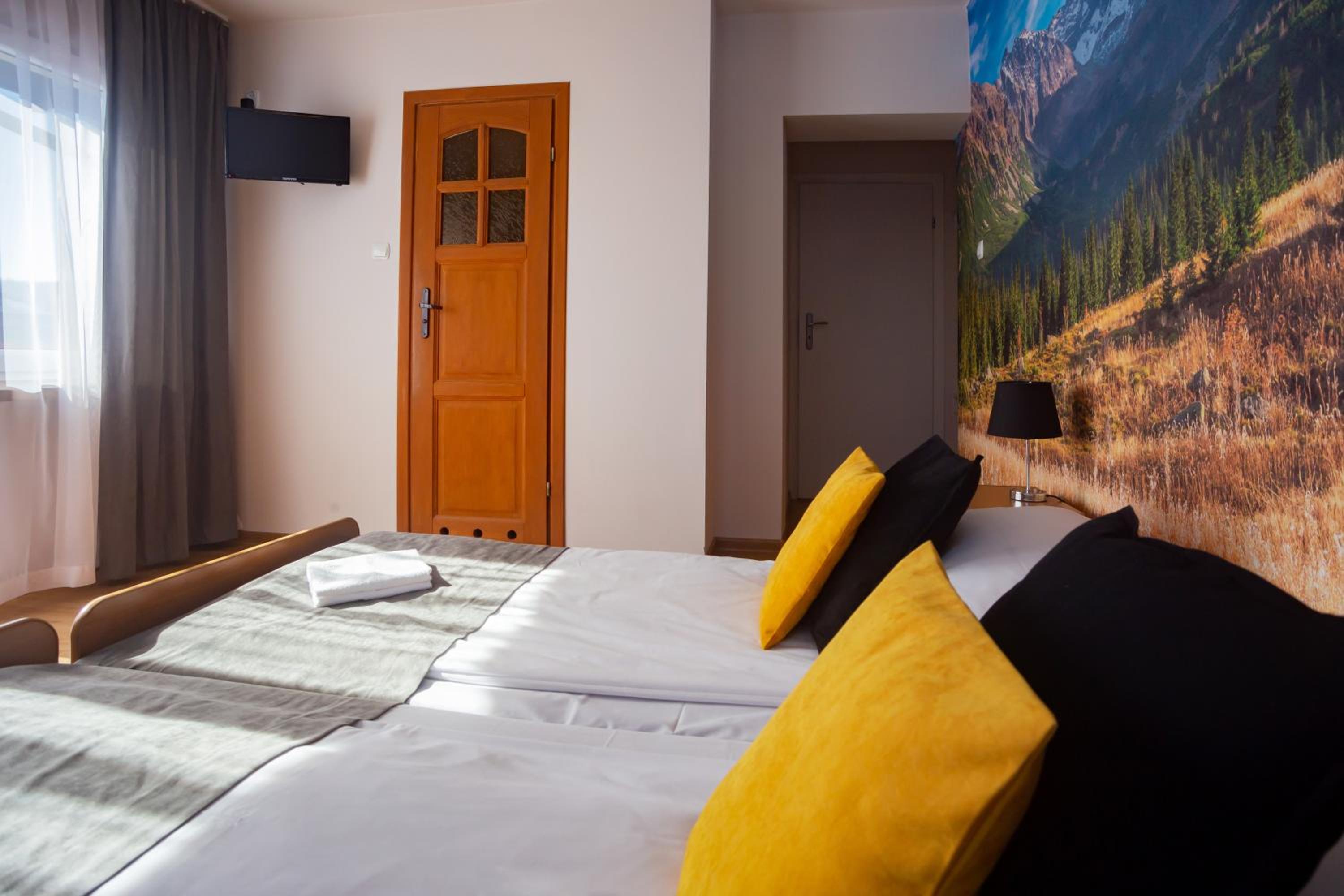 Double or Twin Room with Balcony photo 3