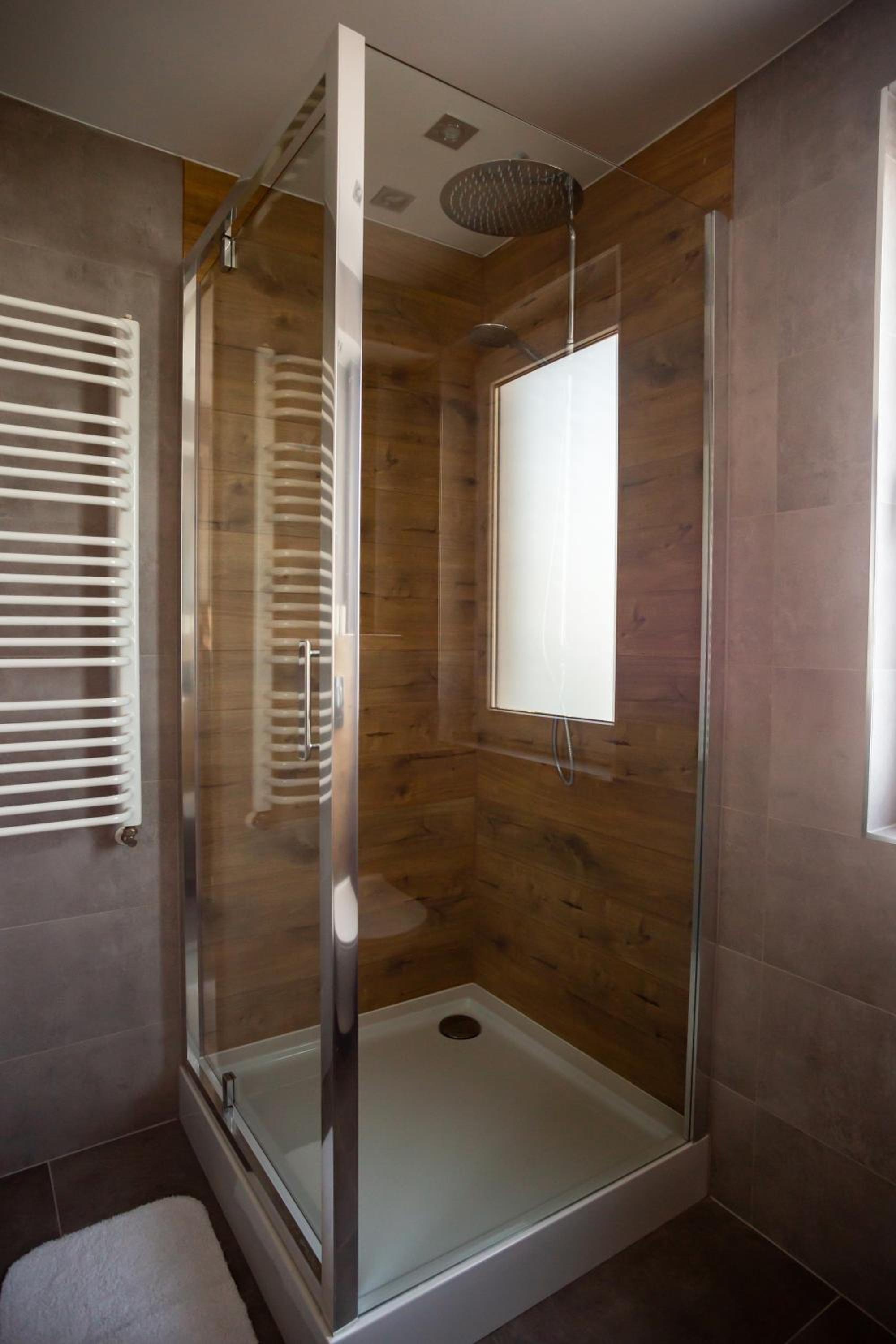 Quadruple Room with Private Bathroom photo 3