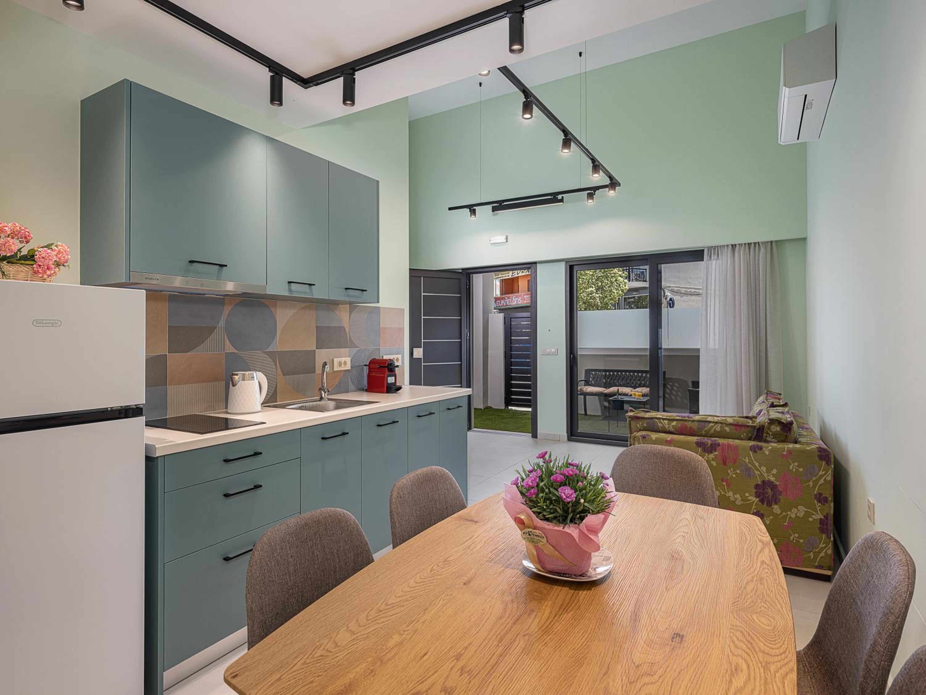 Apartment - Split Level - Photo 18