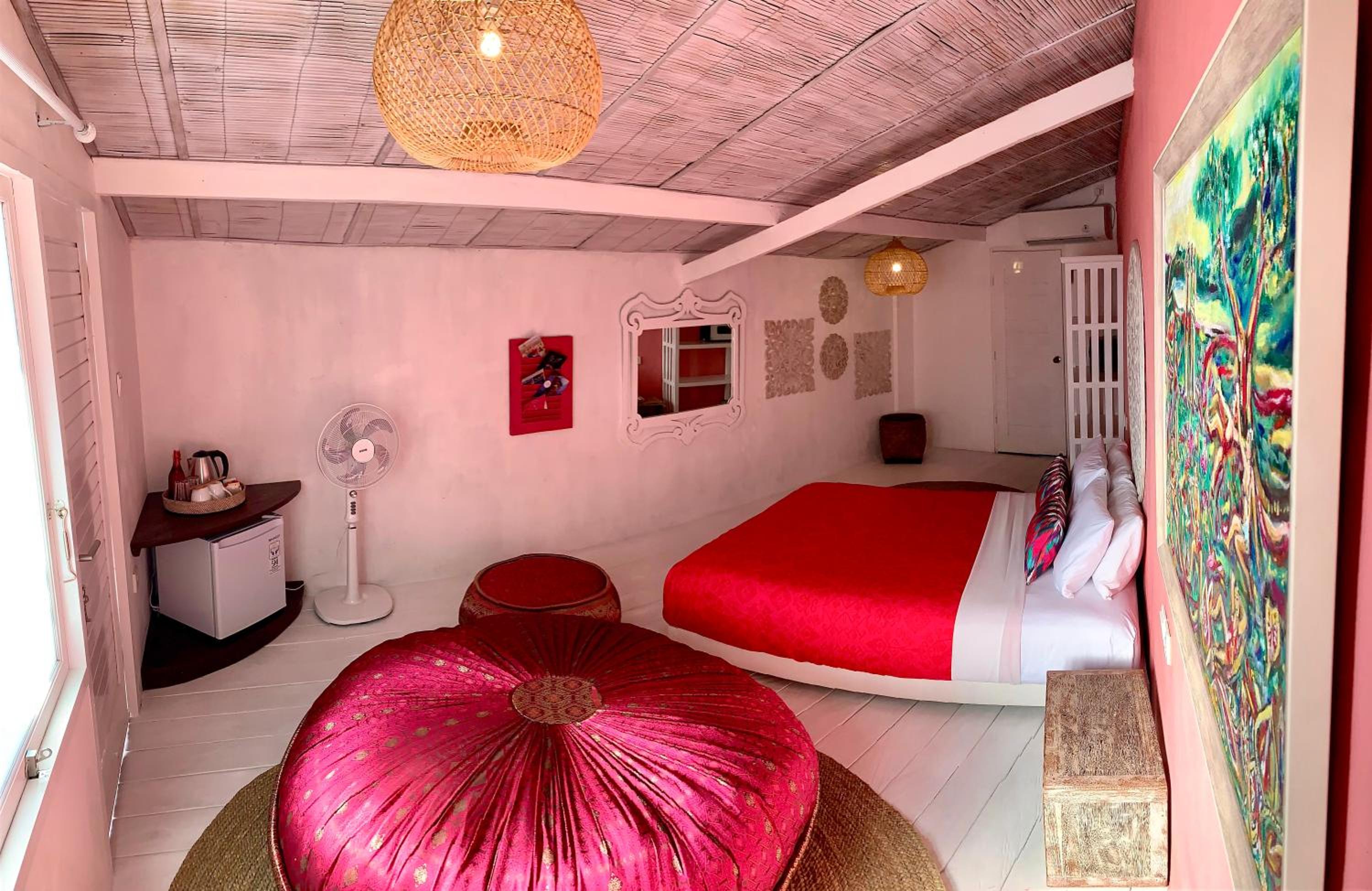 Budget Surfer Hut - For Cool Adults Only