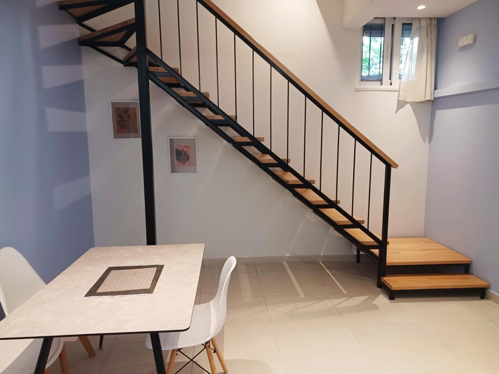 Apartment - Split Level - Photo 11