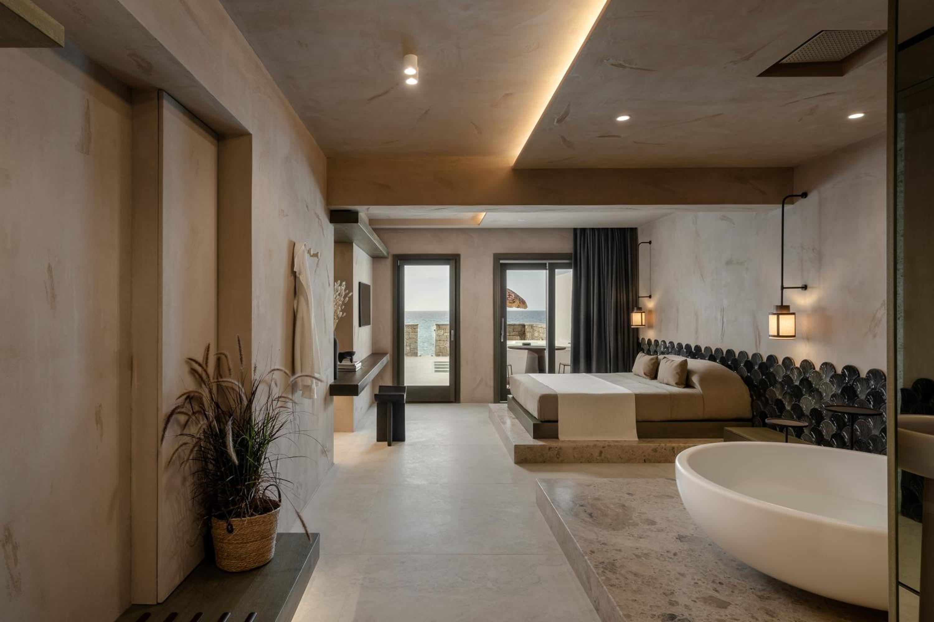 Adjoining 2 Bedroom Sea View Suite with 2 Outdoor Jacuzzis photo 2