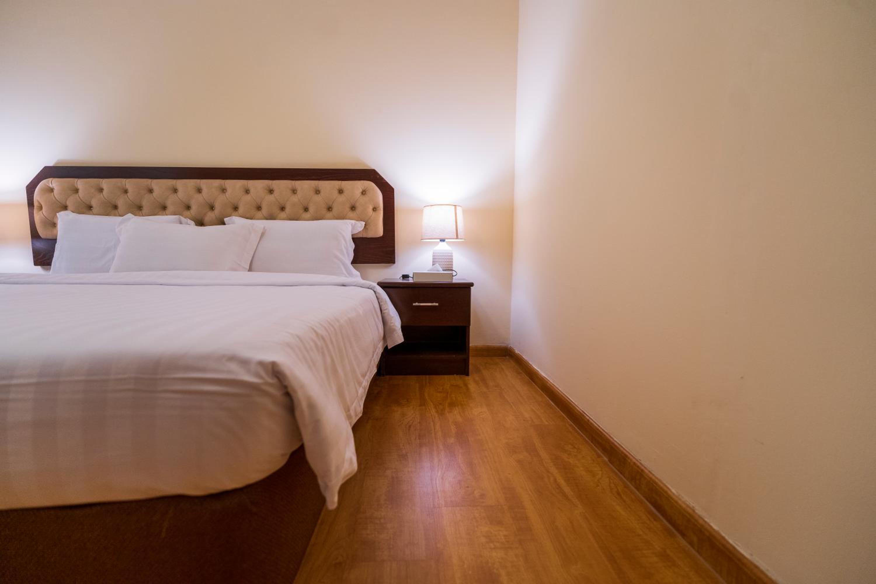 One-Bedroom Apartment - Photo 15