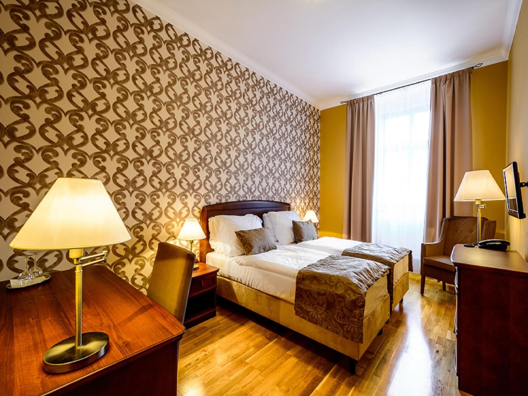 Family Suite with Square View - Photo 1