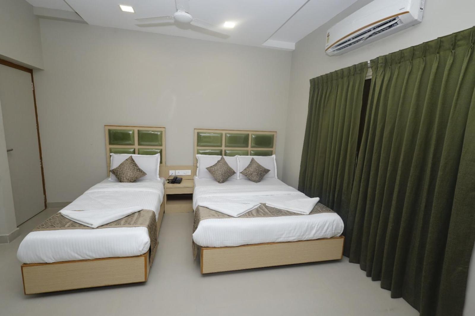 Deluxe Triple Room photo 3