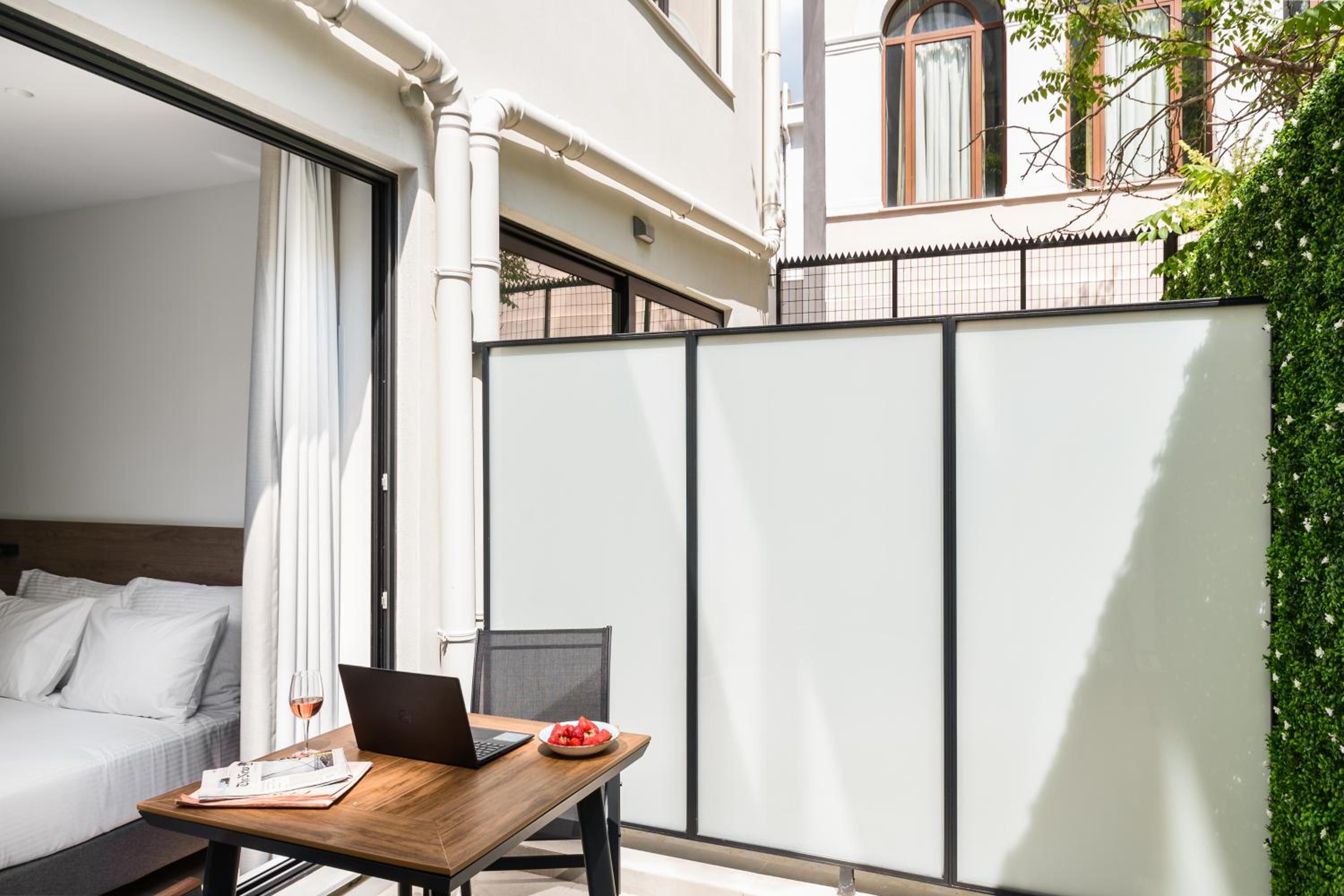 Standard Studio with Patio photo 2