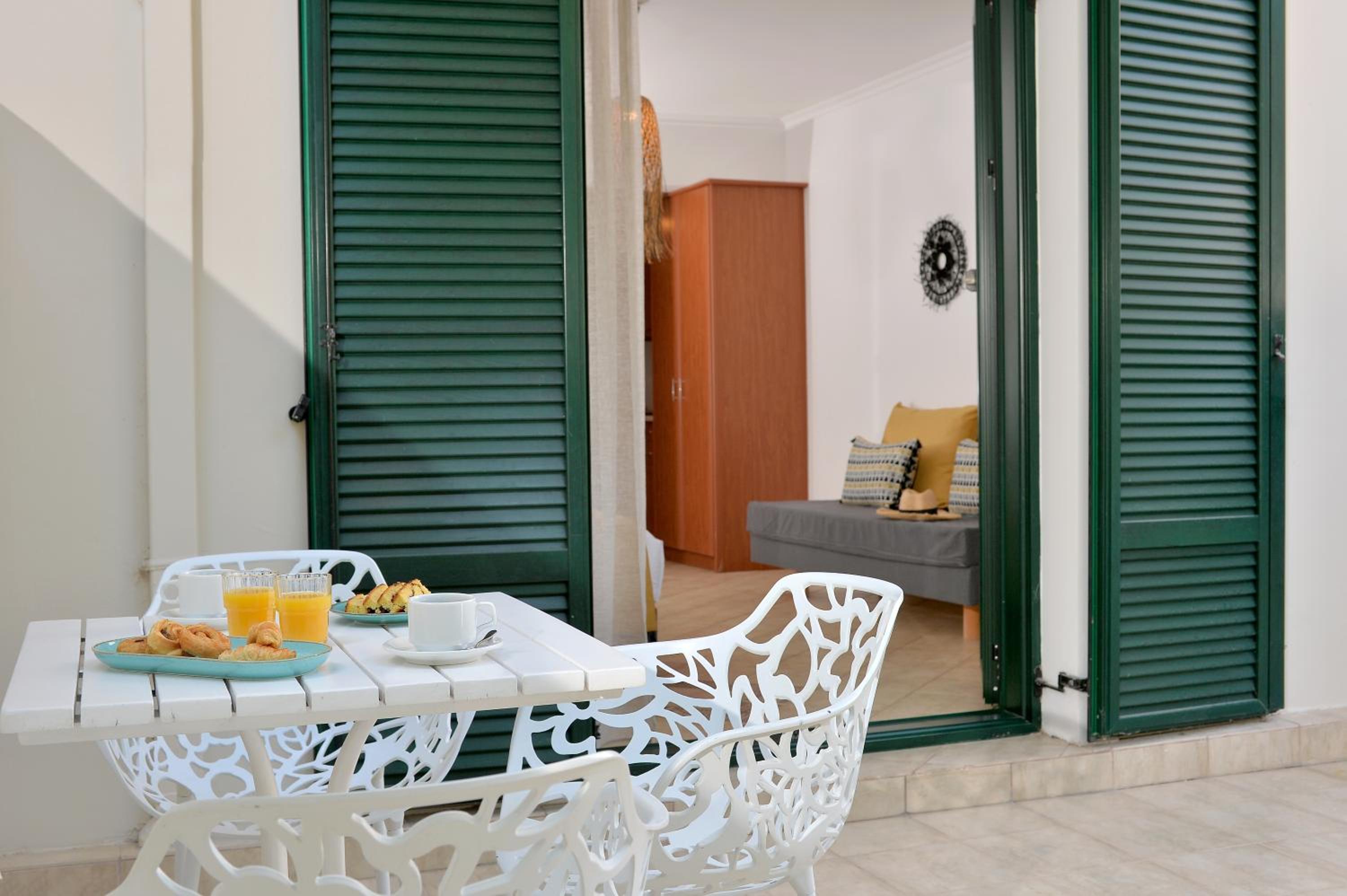 Junior Suite with Outdoor Hot Tub - Photo 7