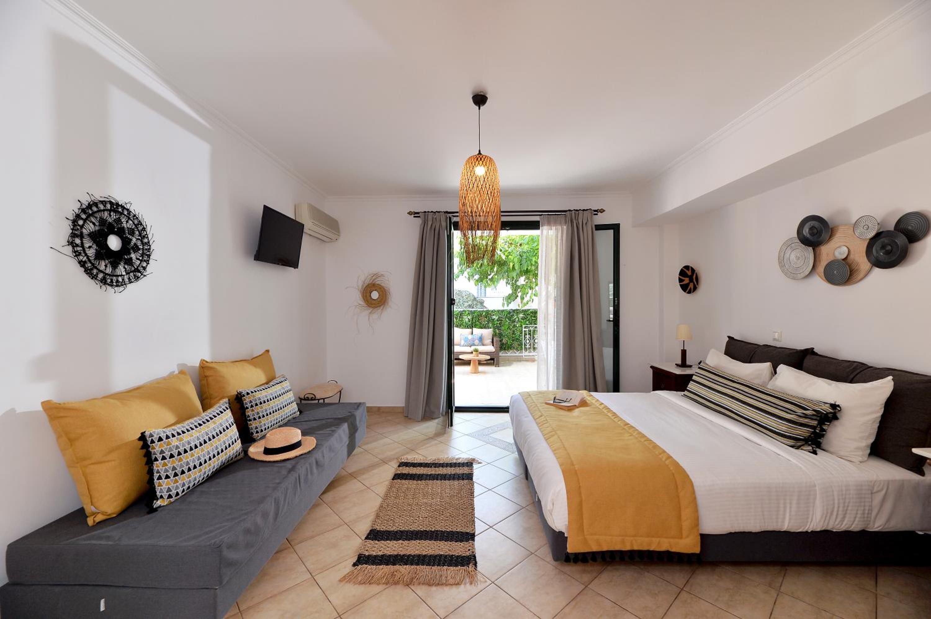 Junior Suite with Outdoor Hot Tub - Photo 2