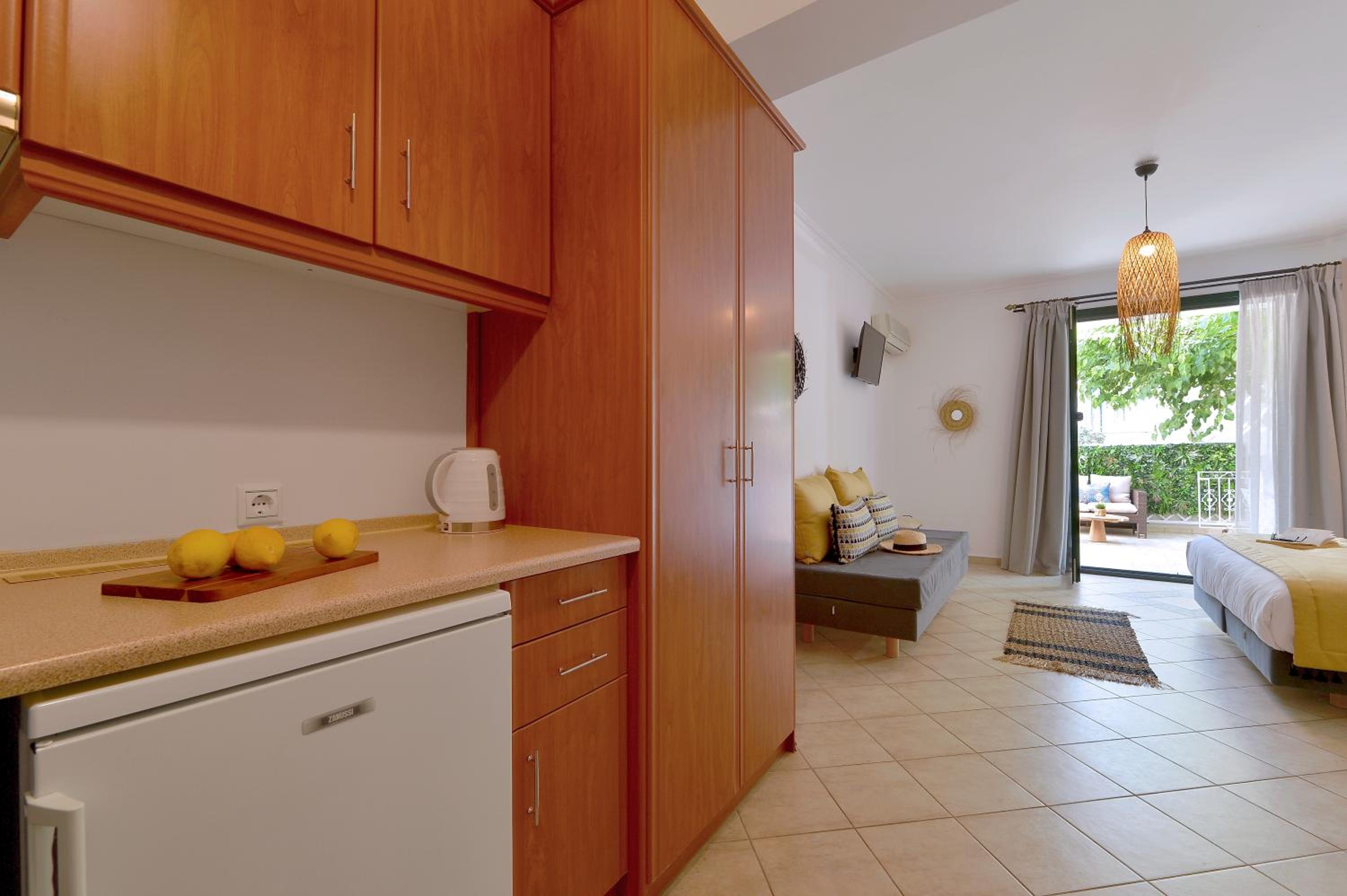 Junior Suite with Outdoor Hot Tub - Photo 3
