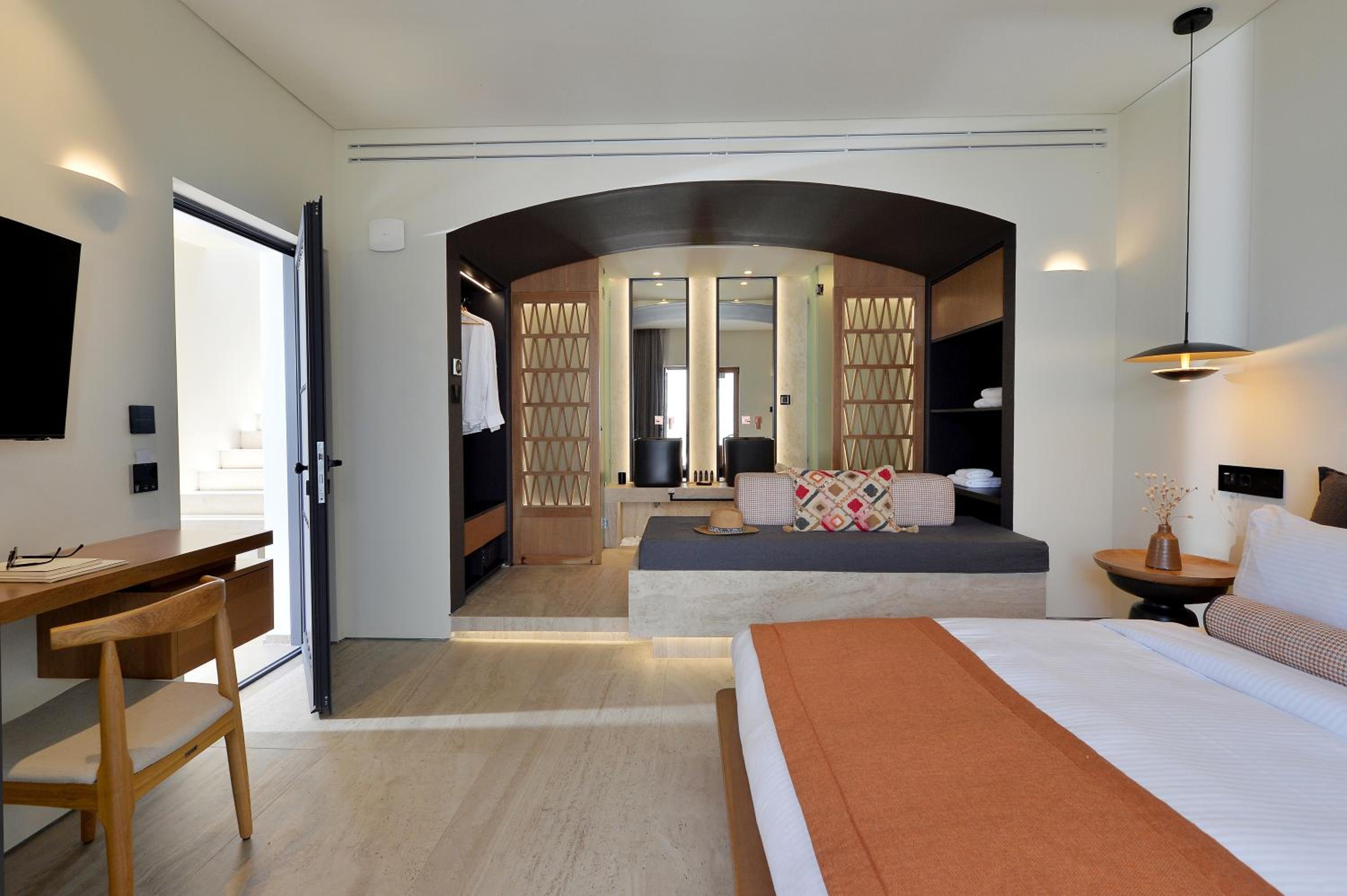 Deluxe Suite with Outdoor Hot Tub photo 1