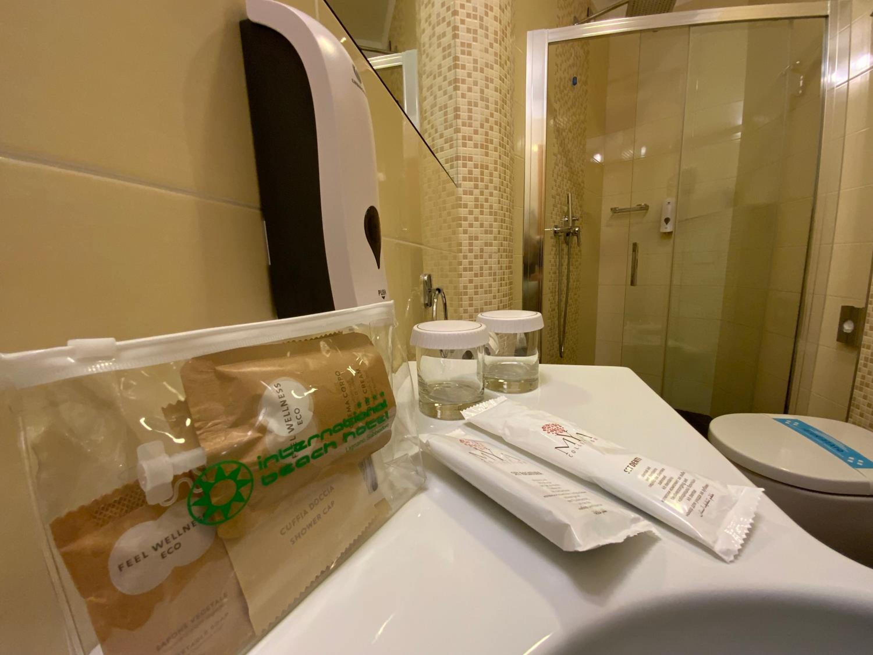 Deluxe Double Room - Photo 9