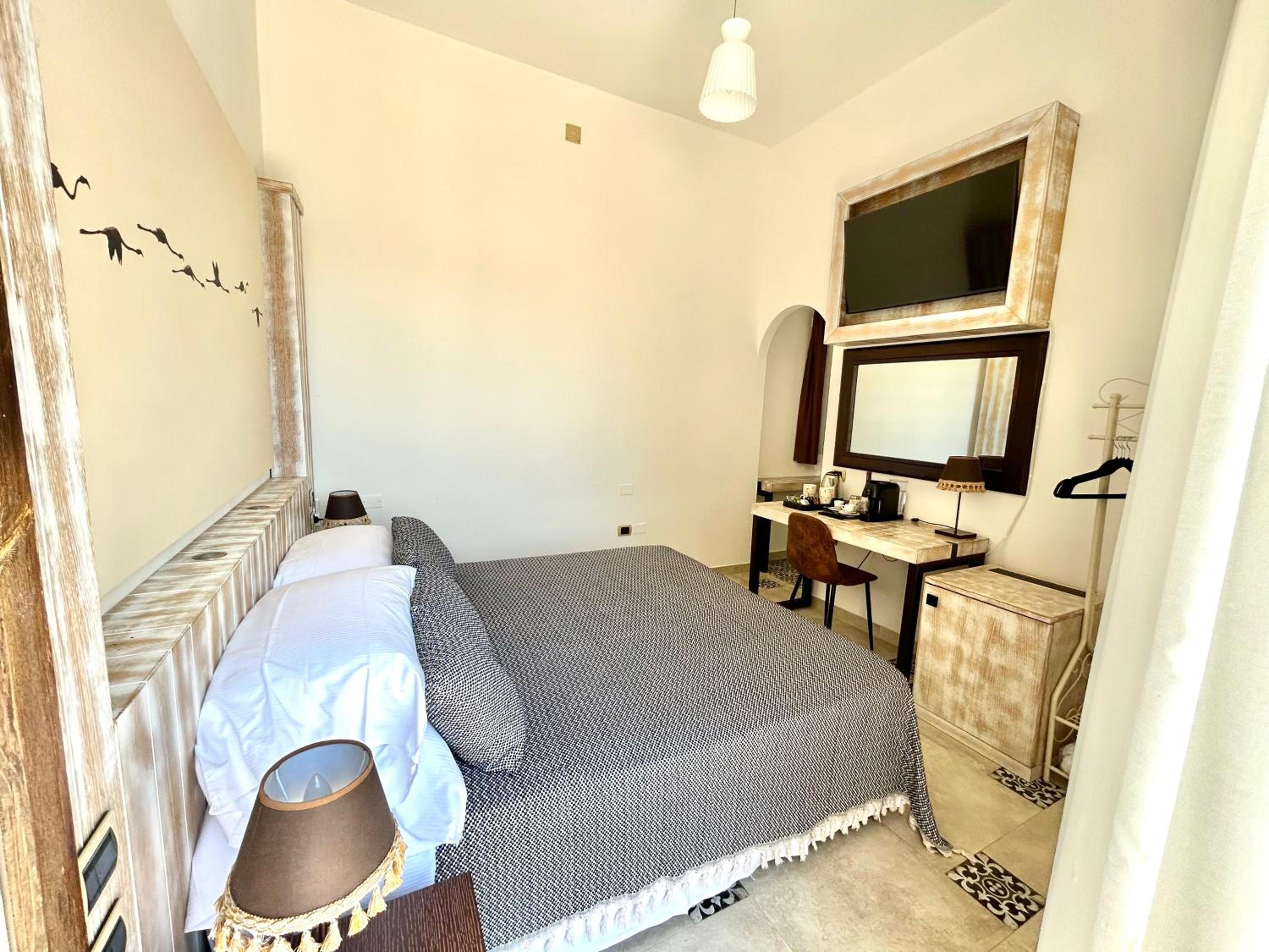 Double or Twin Room with Terrace - Photo 8
