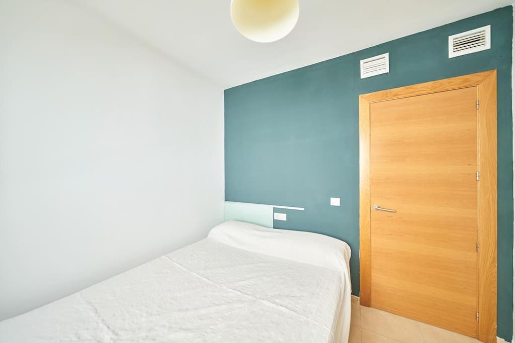 Three-Bedroom House photo 3