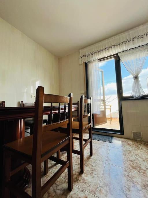 Three-Bedroom Apartment photo 2