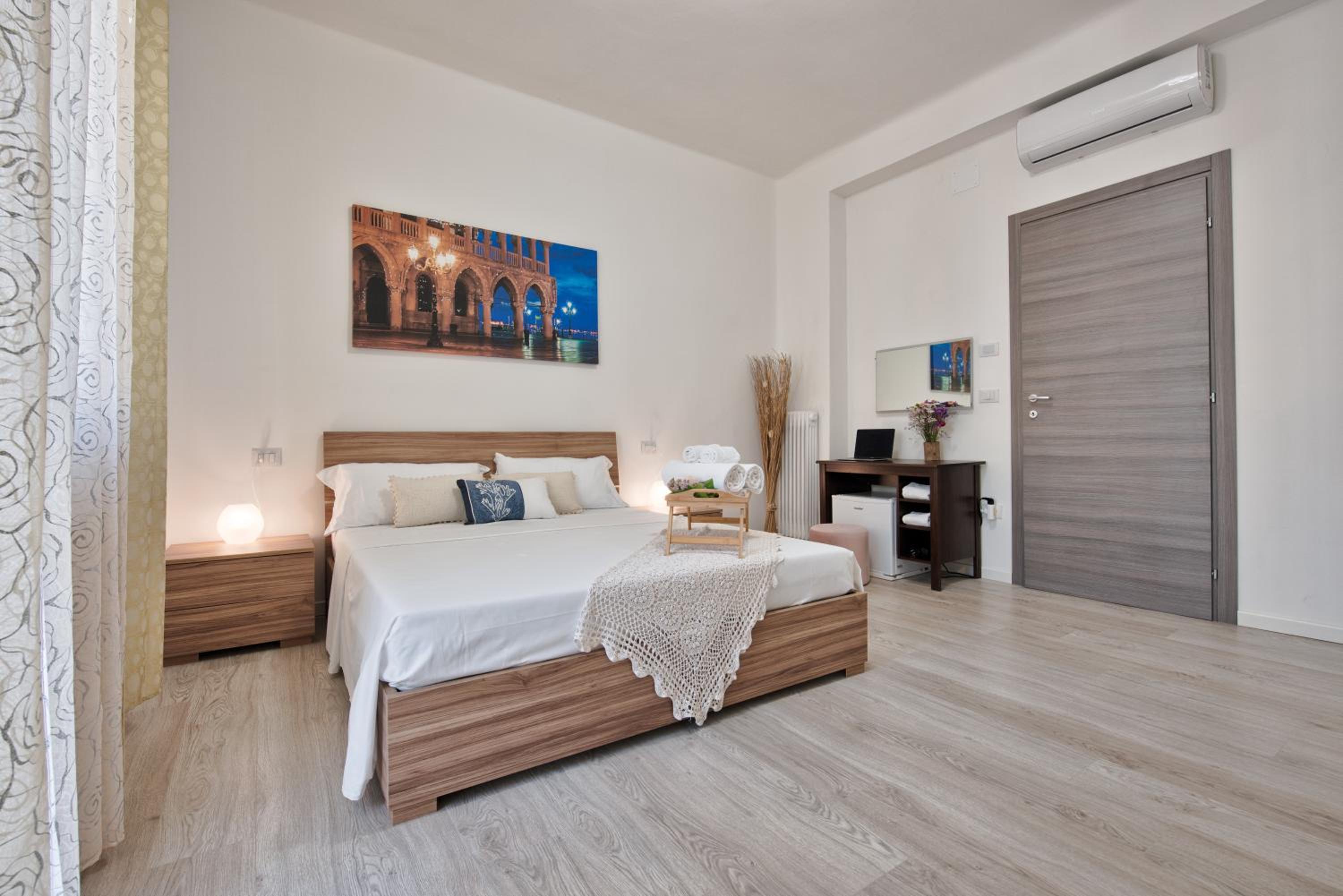 Queen Room With Shared Bathroom