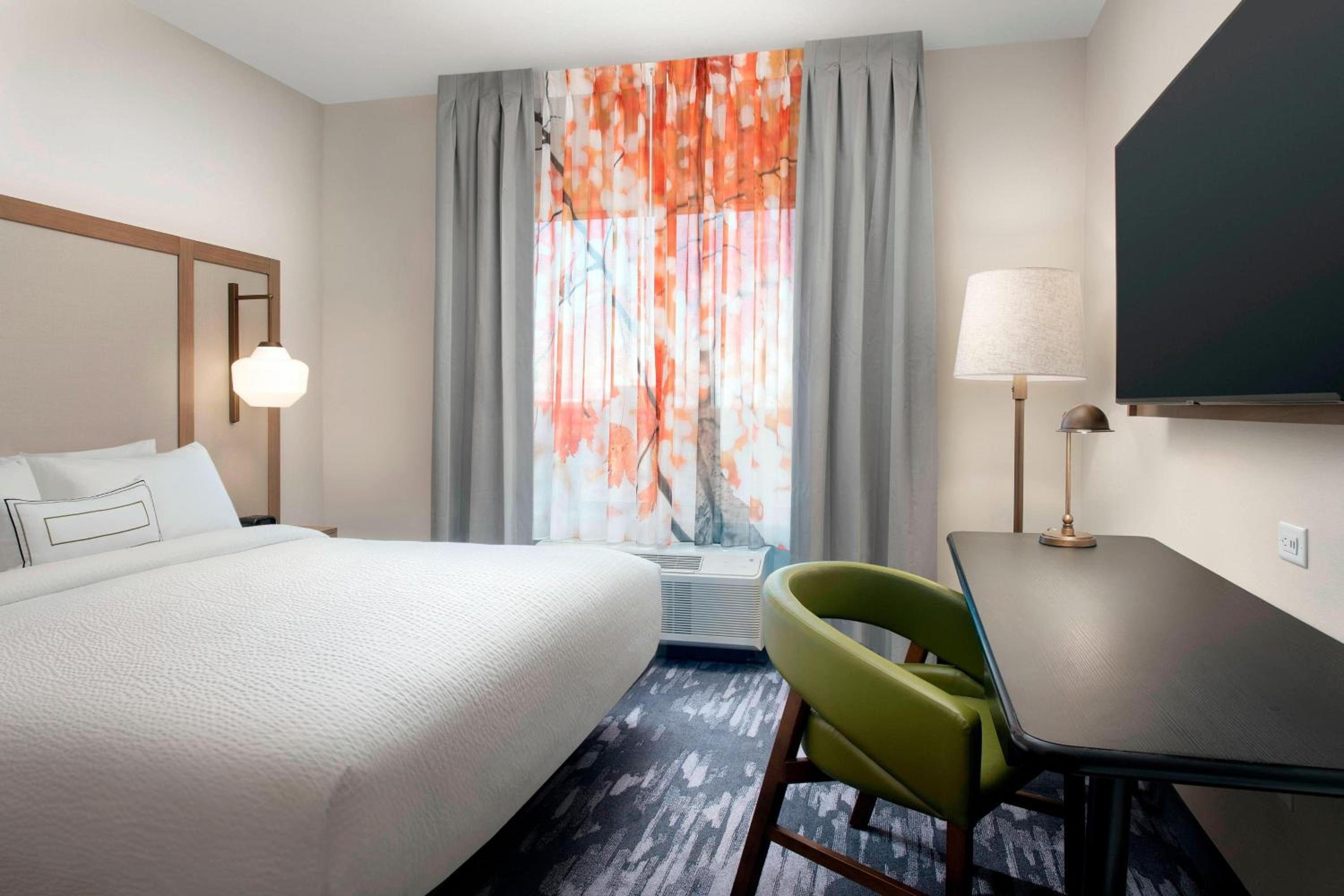 King Room with Bathtub - Mobility Access/Hearing Accessible